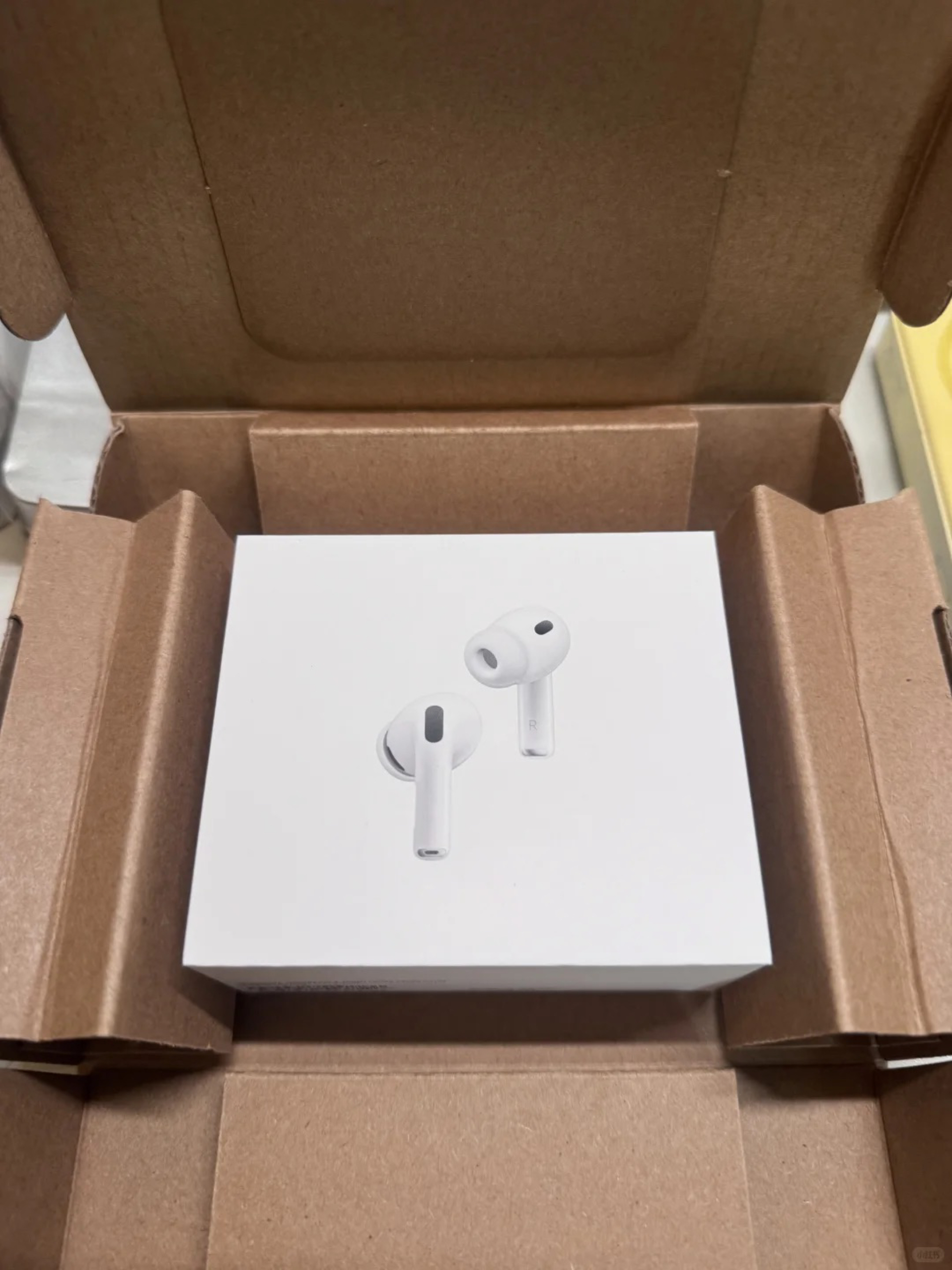 作为苹果生态的最新旗舰降噪耳机，AirPods Pro 3（2025年9月发布）