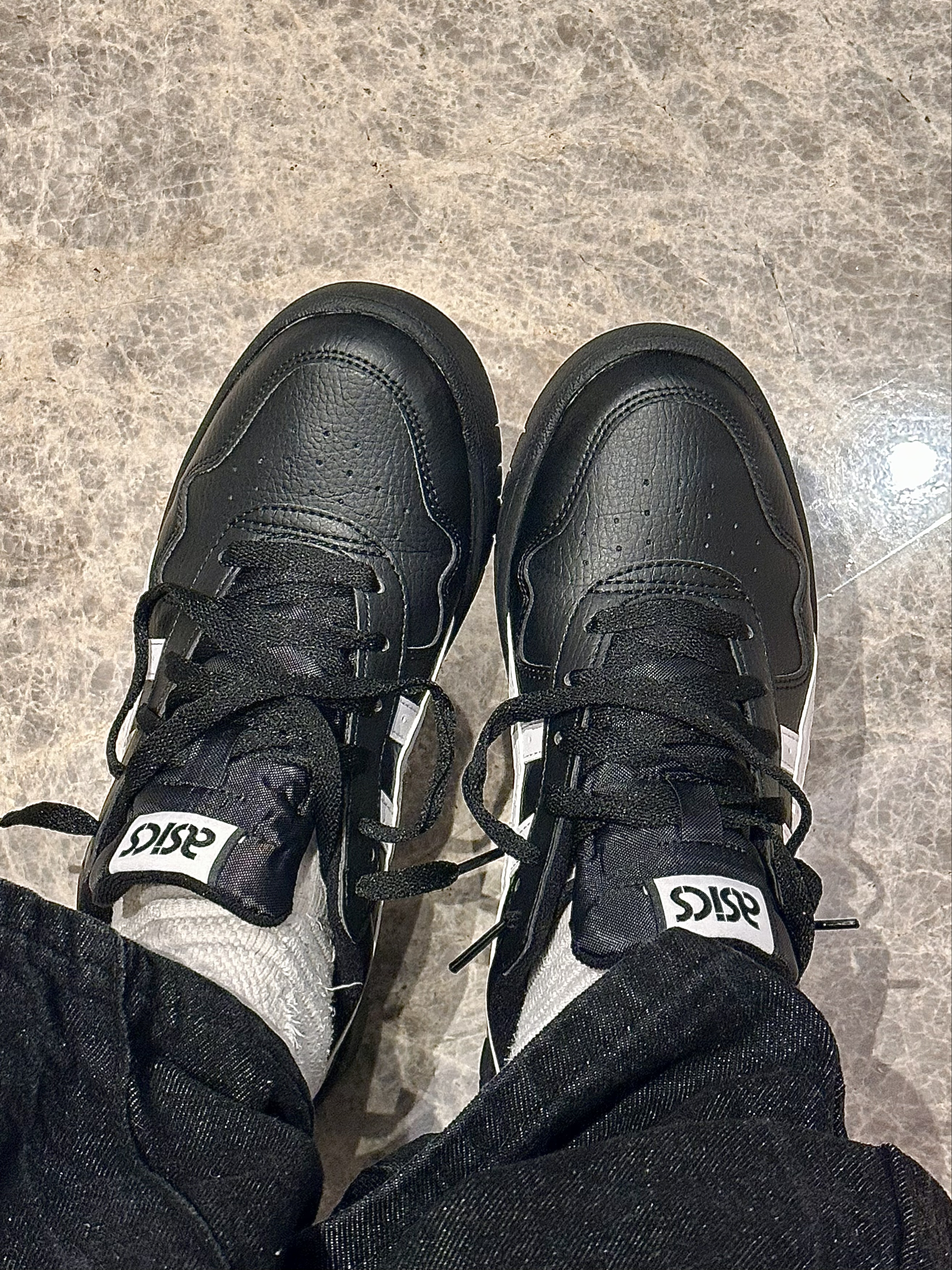 谁懂啊！全黑球鞋才是穿搭万能解🖤