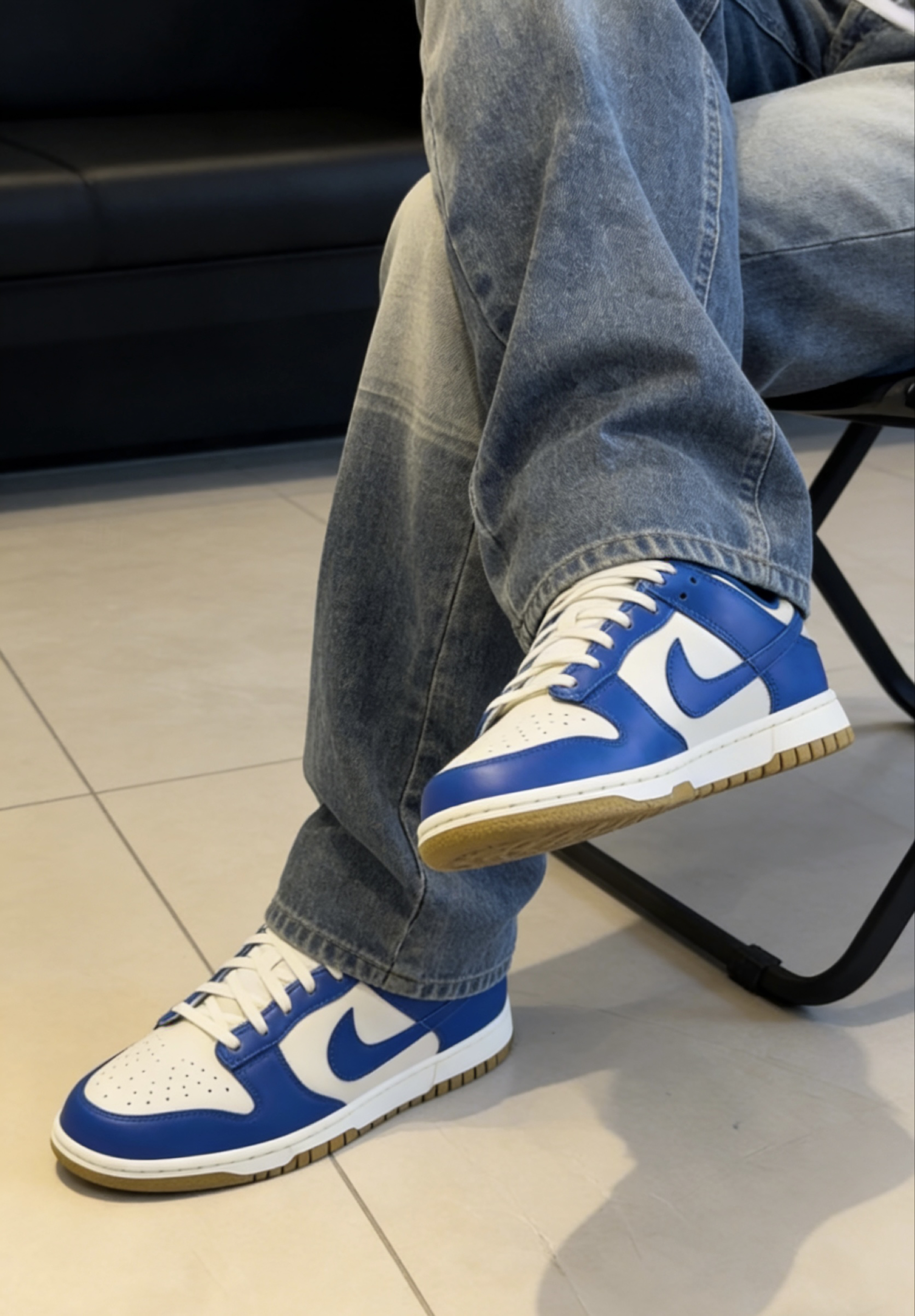 这双Nike Dunk蓝白配色真的太会了！奶白+宝蓝的撞色，像把加州海岸的风和阳光穿在脚上