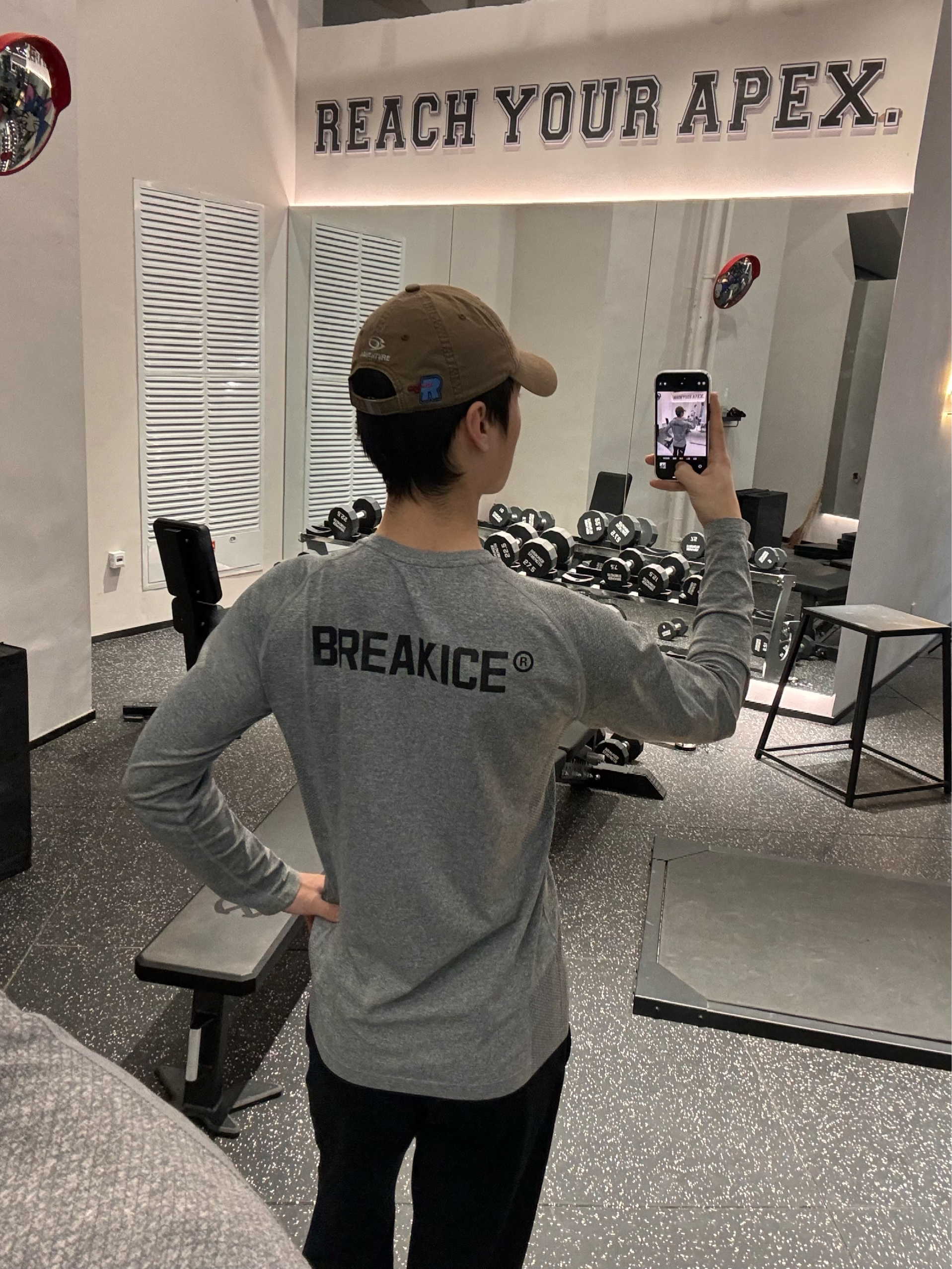 健身🏋️OOTD｜这件美式字母印花T，显大好穿又出片🤳