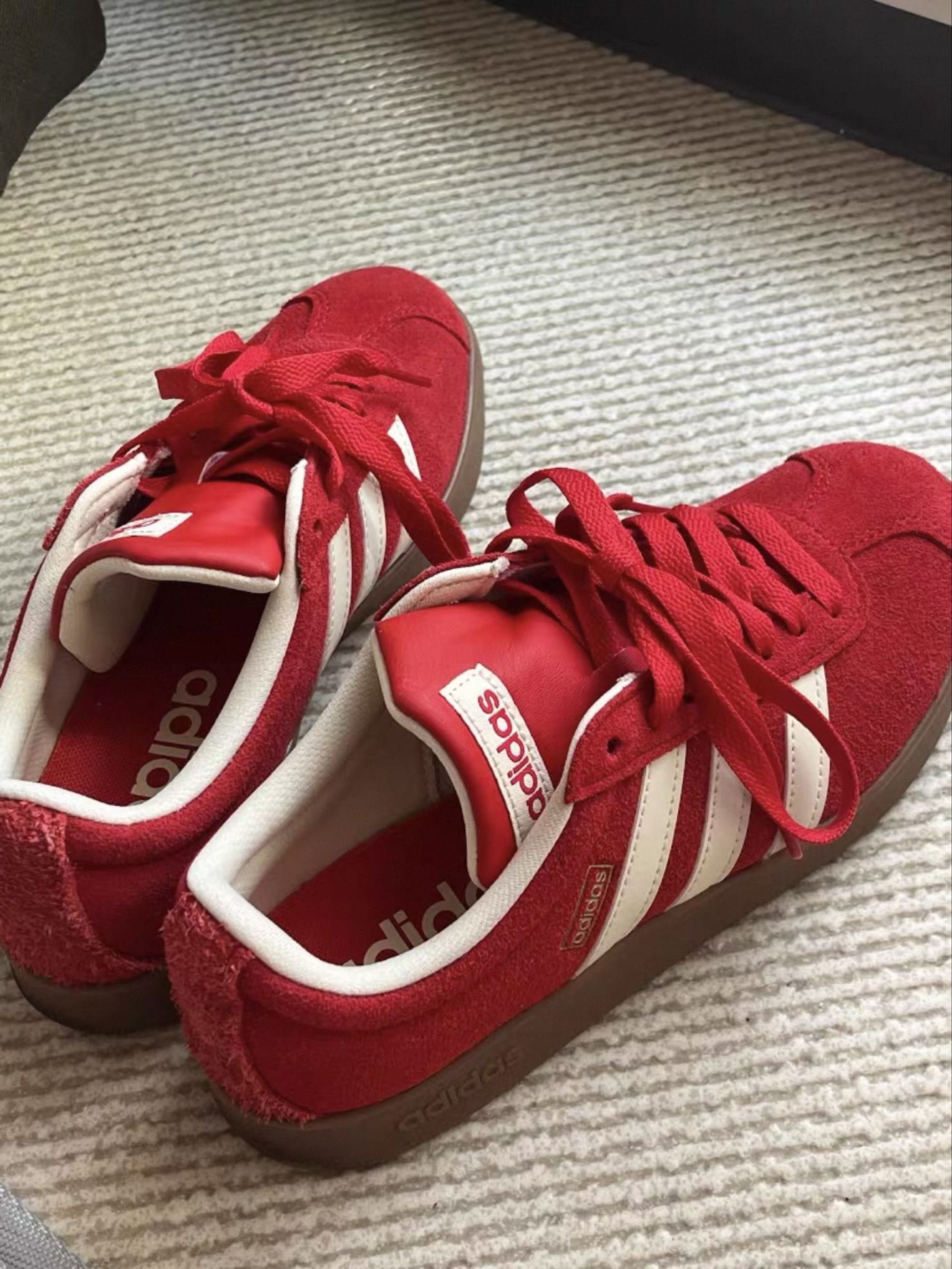 🔥本命年本命红！这双阿迪红德训鞋我能焊在脚上！