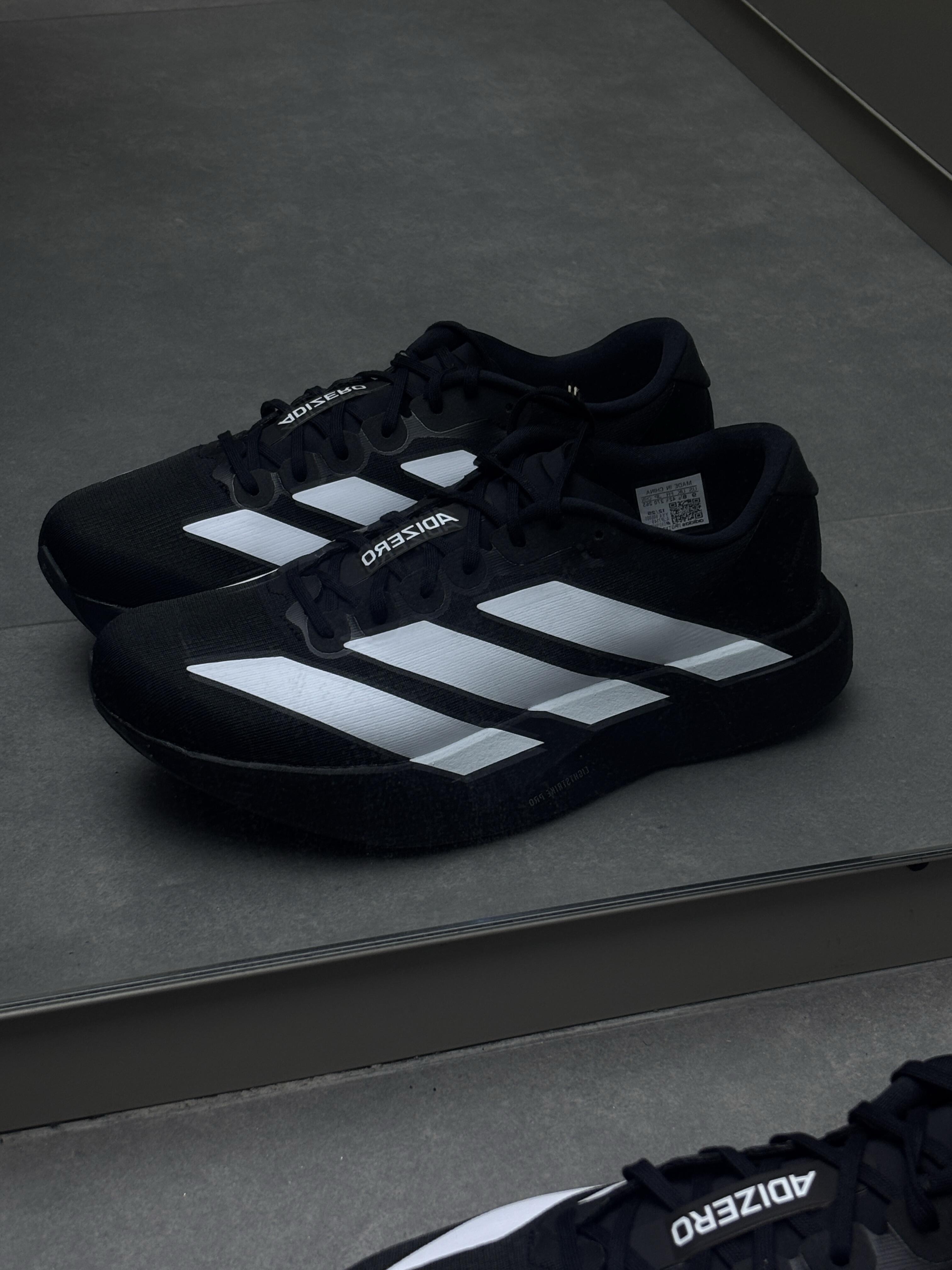 经典中的经典，说的就是它！舒服又百搭的神级跑鞋，真的穿一次就爱上🤍🖤