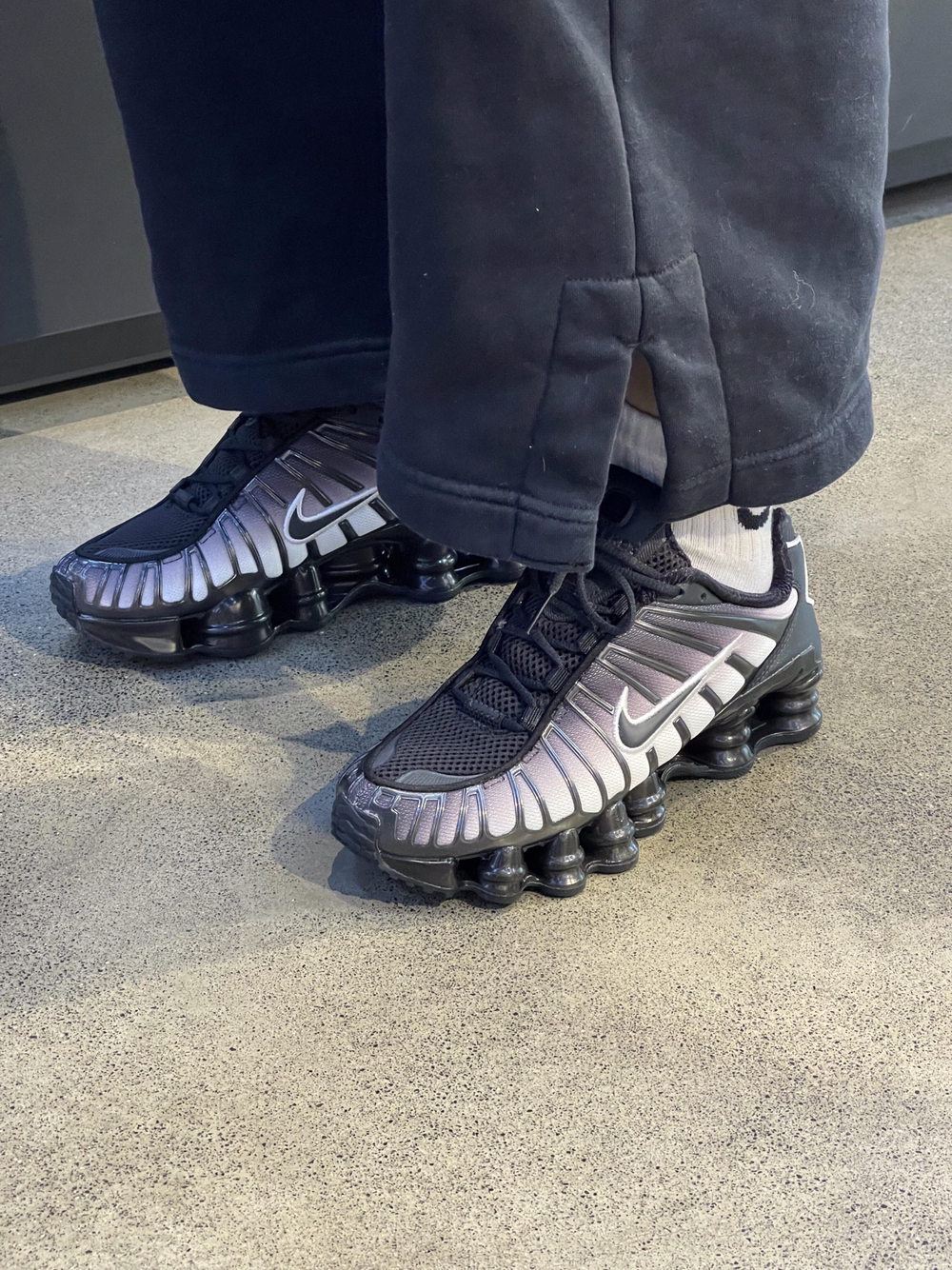 这鞋也太酷了！简直是长在我的审美心巴上🥹林娜琏同款Nike Shox TL，一上脚谁懂啊！