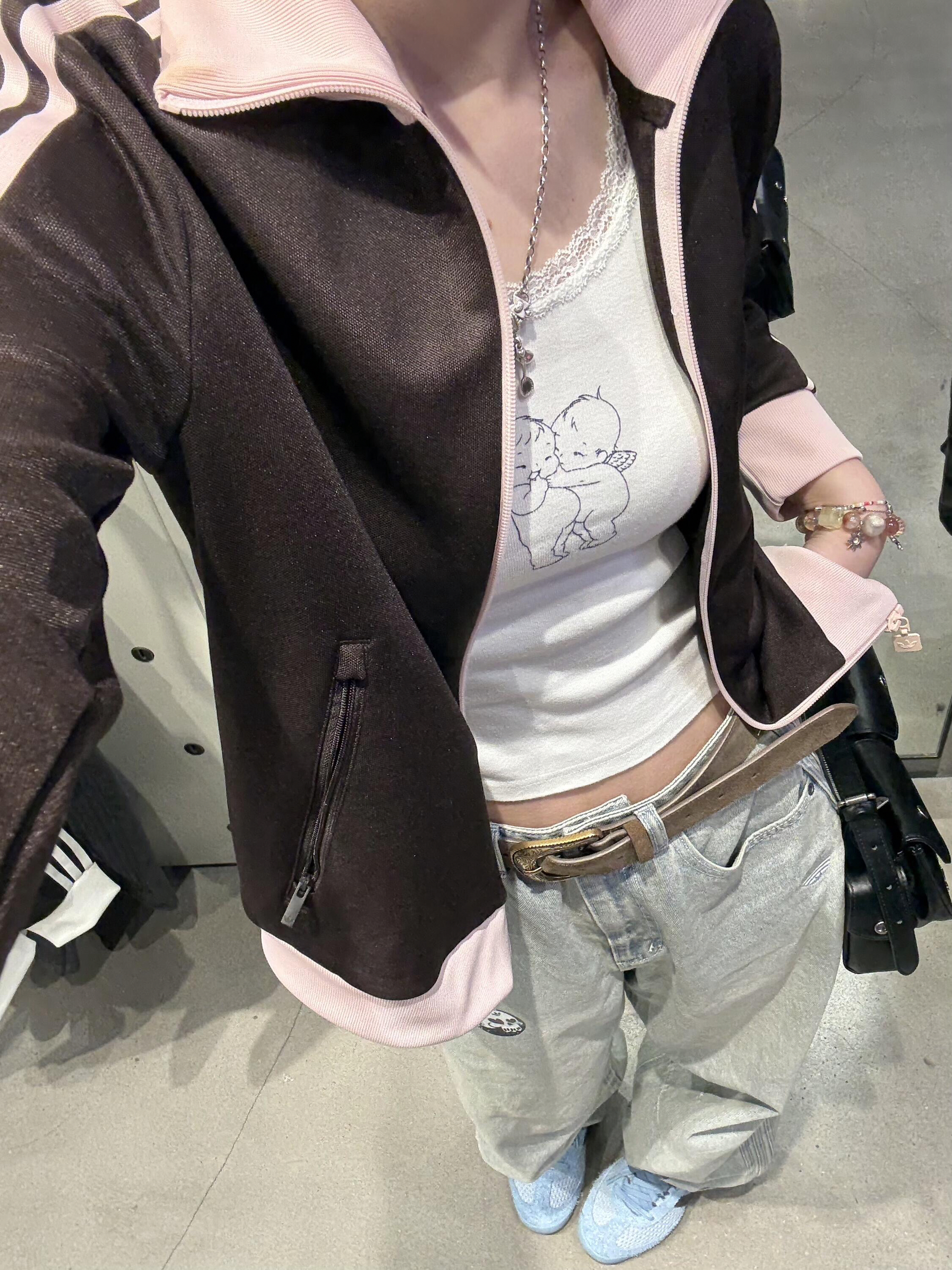 阿迪女孩看过来｜新款小韩外套终于来啦！🤎

本来只是想随便逛逛🛍️
结果一上身就彻底走不动道，直