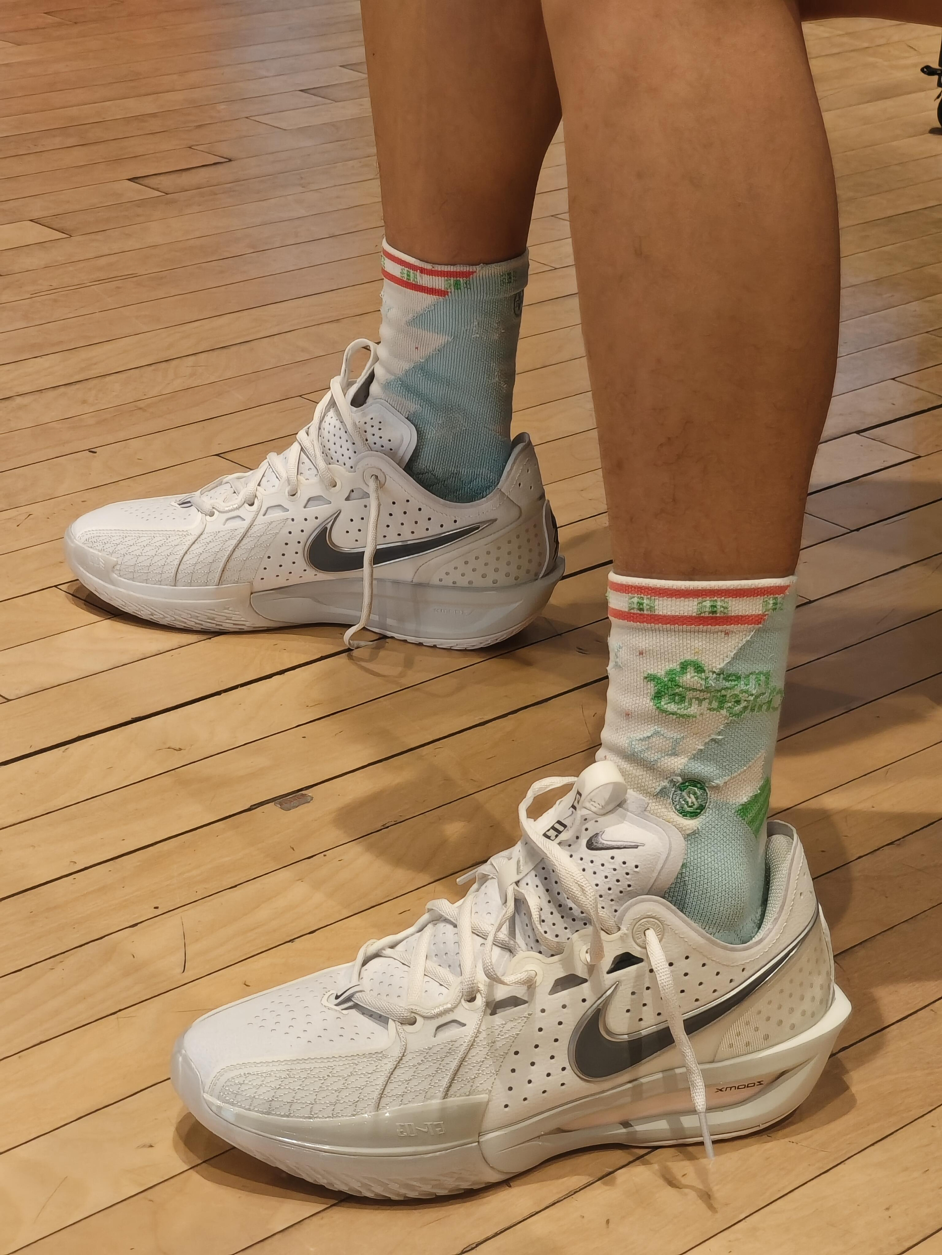 纯白战神！这双Nike实战鞋颜值拉满✨