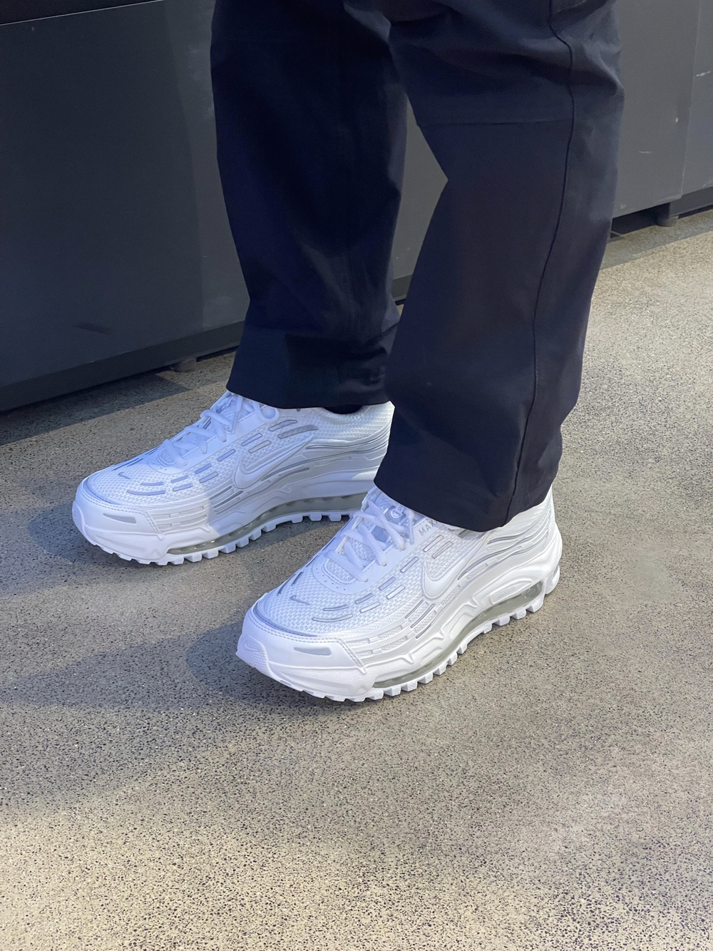 谁还没双这么耐看的白色气垫鞋✨Air Max TL2.5
简约干净的小白鞋真的太戳春天了，百搭到闭眼