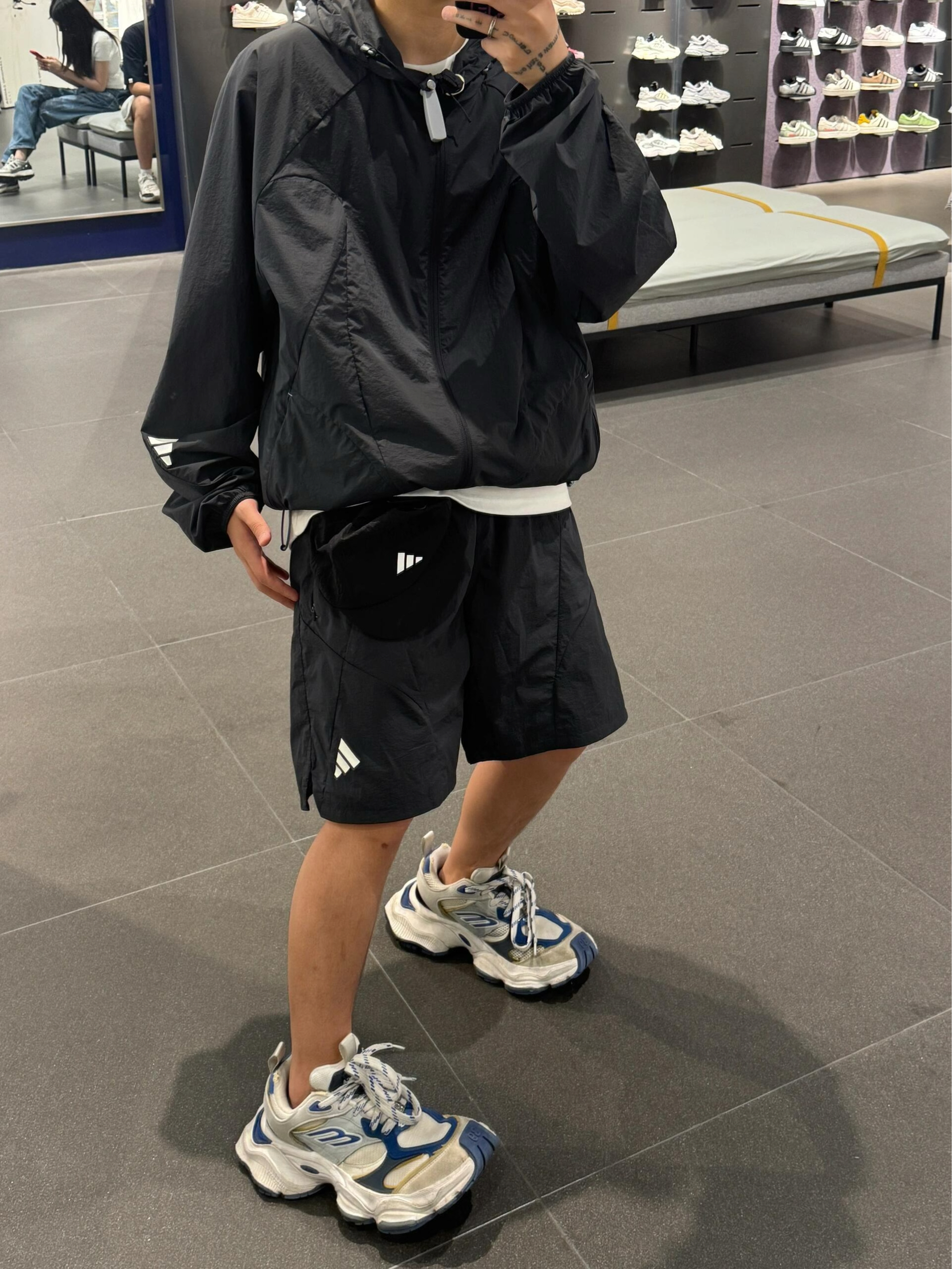日常出门和户外穿搭，想穿得高级又不费力？
阿迪达斯FOS直接给你标准答案✨

不用复杂单品，最基础的