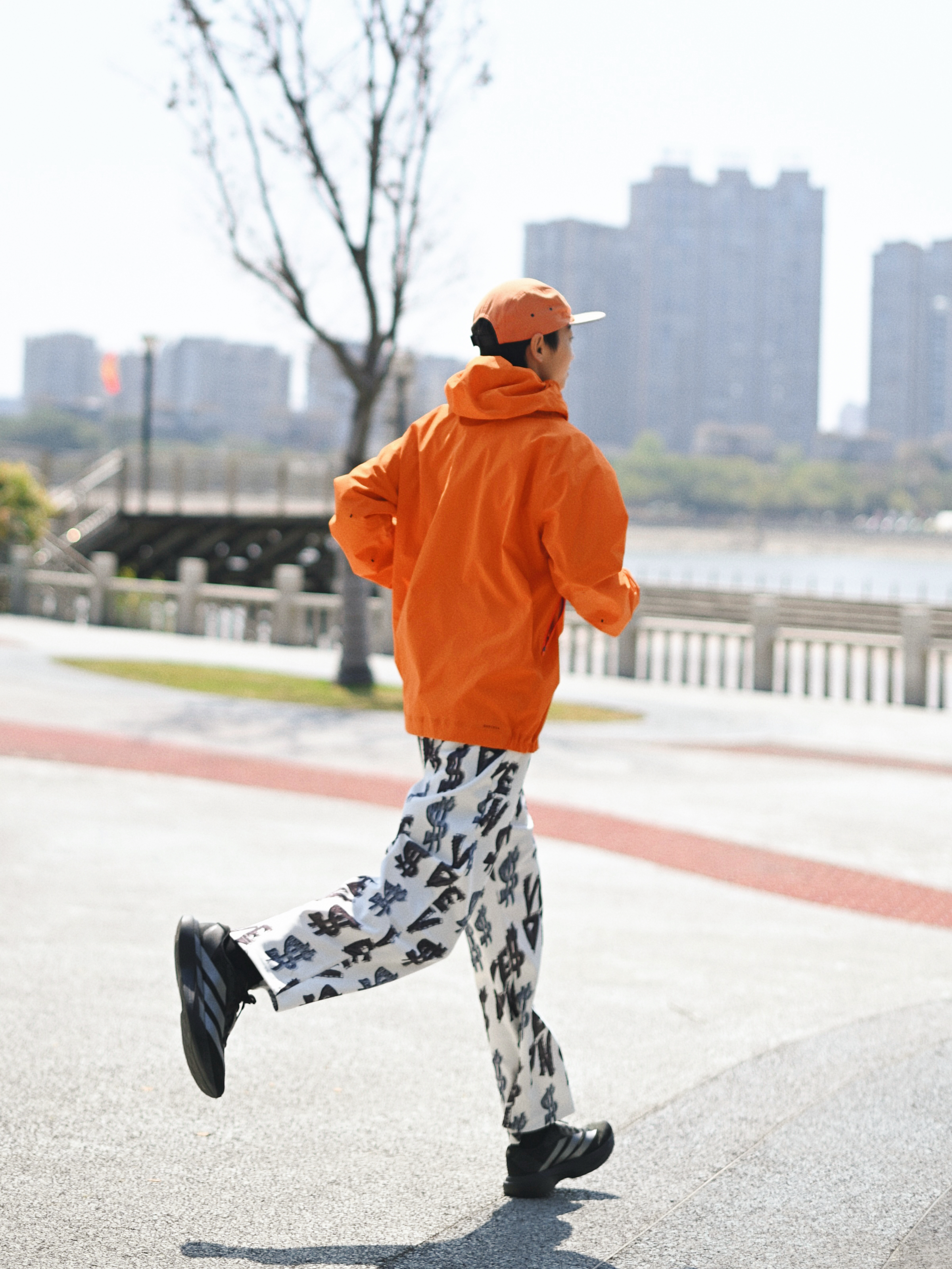 🌵春夏街头运动风｜维动街霸满印花裤+橙壳造型太吸睛💥