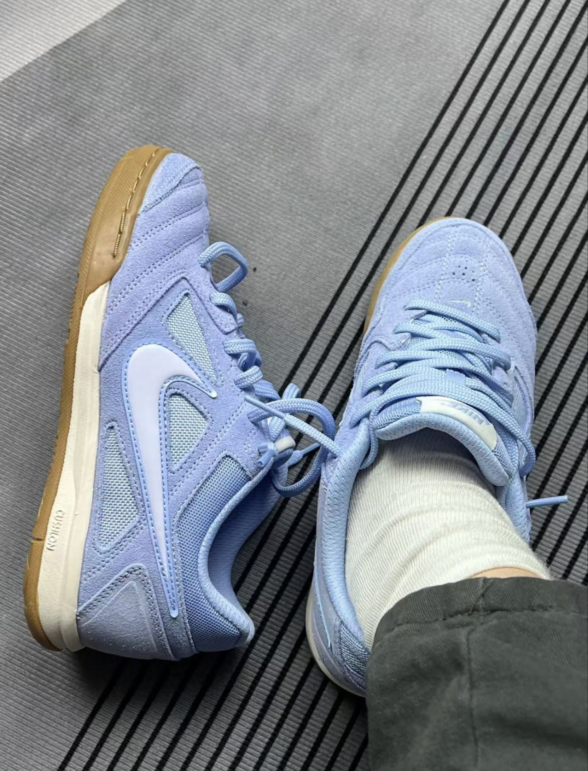 浅蓝翻毛皮鞋的日常实穿感