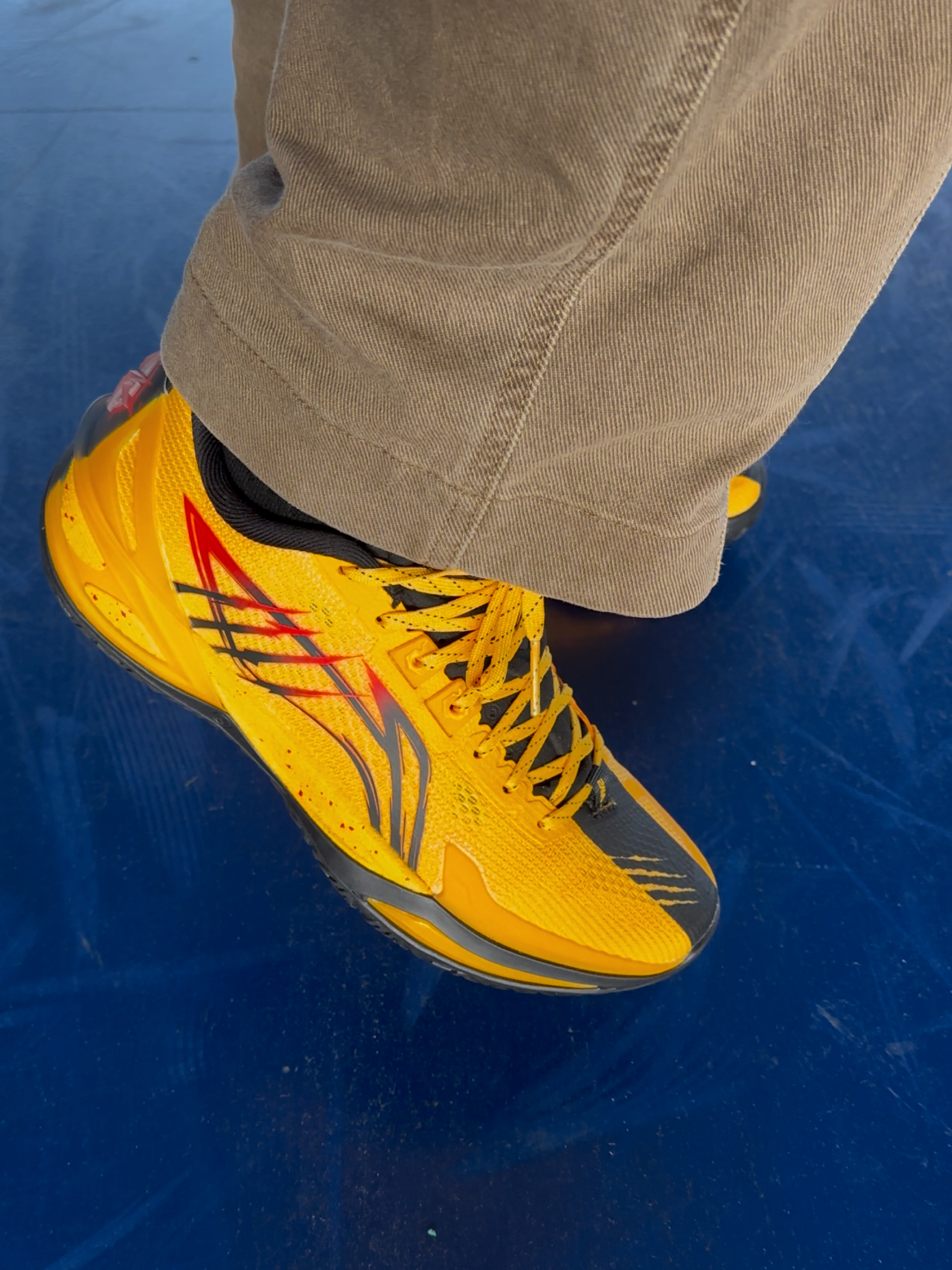 李宁利刃6V2｜超䨻体验校园实战党福