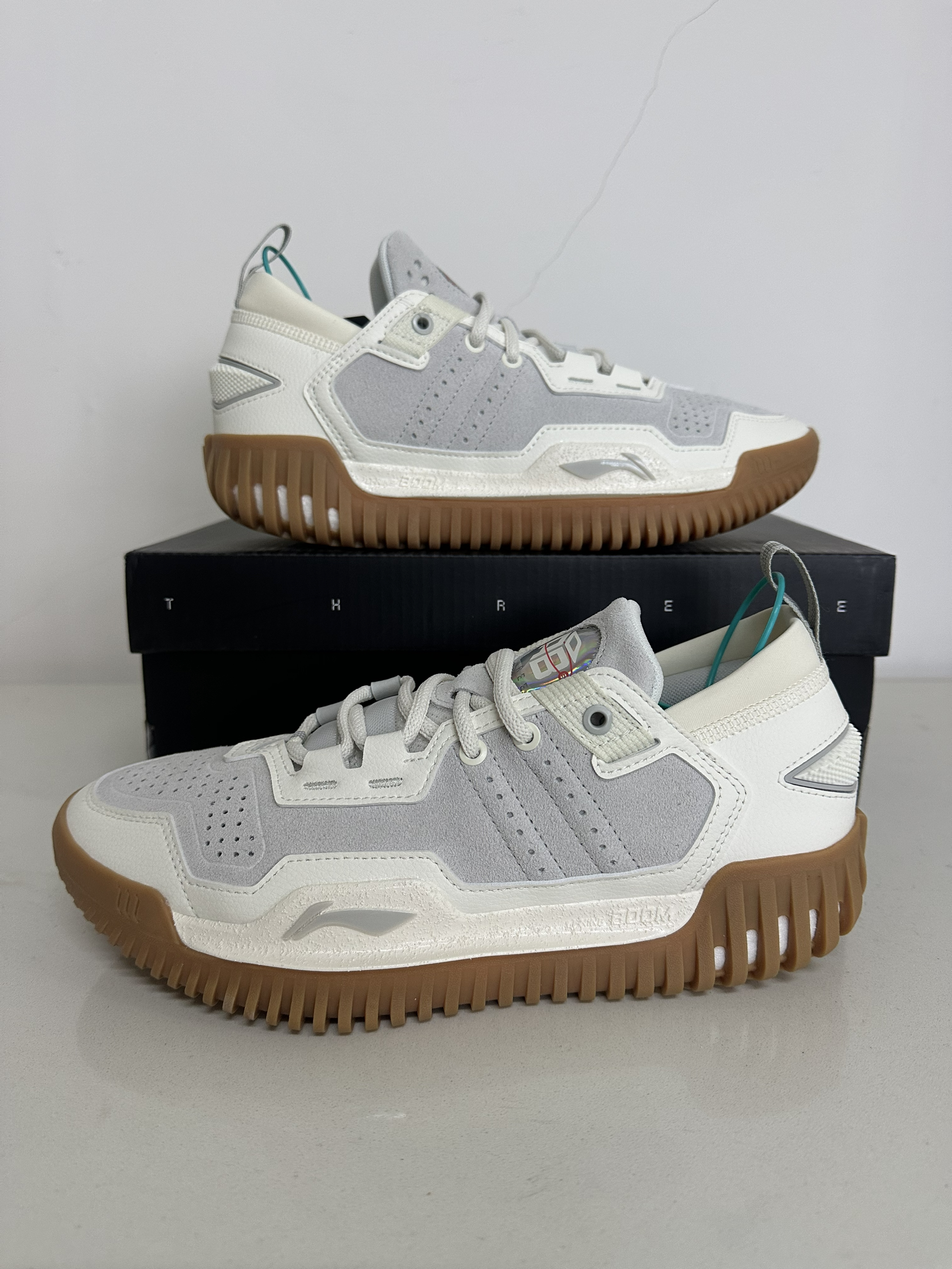 校园篮球实战党亲测反伍3｜白灰颜值超百搭