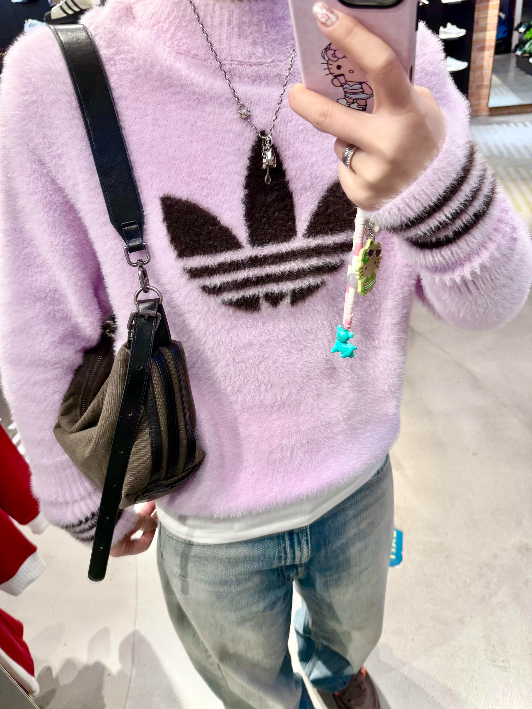阿迪这件粉紫毛衣！直接焊在我心上💖


阿迪的粉色毛衣真的是近期本命爱穿好物！💖

秋日甜酷