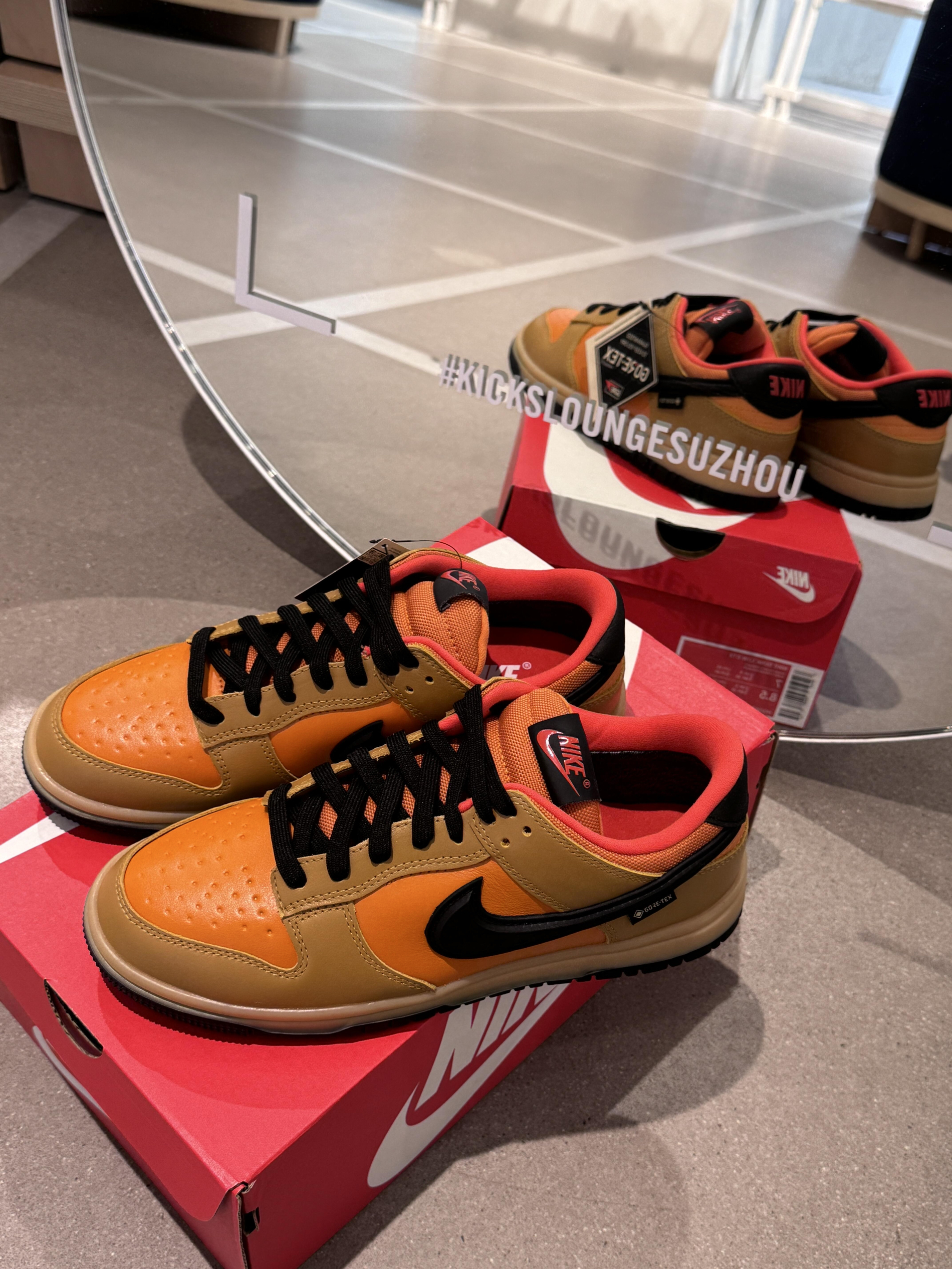 活力橙Nike Dunk｜橘里橘气的雨天帅气担当🍊

谁能拒绝一双自带阳光感的活力橙Dunk！就算