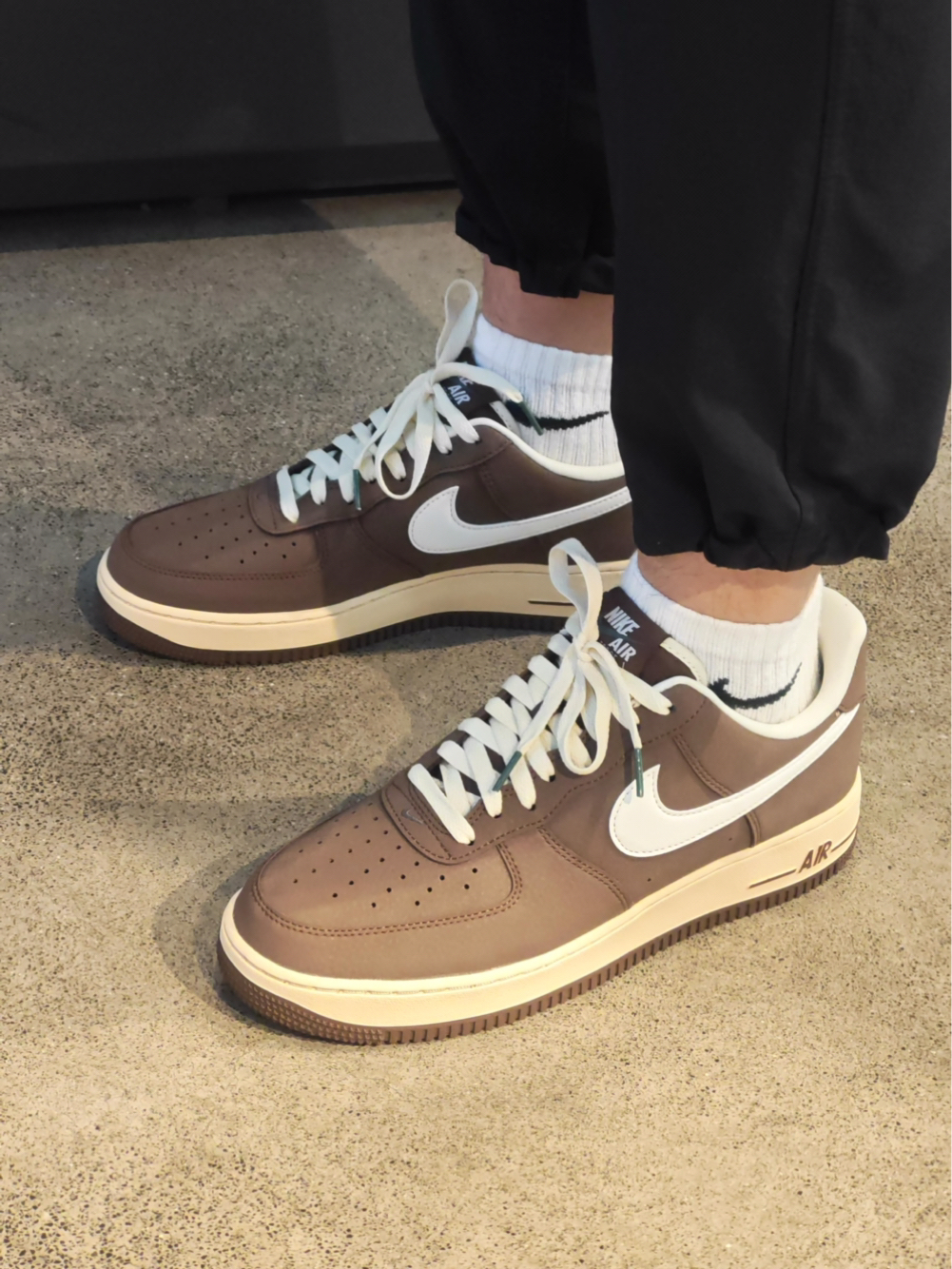 这双美拉德色AF1，简直是为秋天量身定做的🍂

#休闲鞋 #棕色系鞋子
复古感拉满的美拉德棕鞋面，