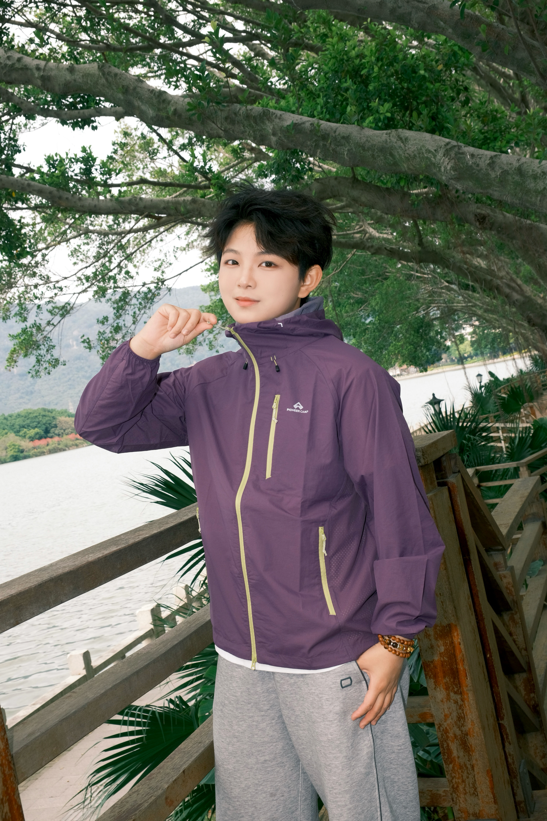 🍇 紫调春野，防晒衣是春日出行的松弛密码