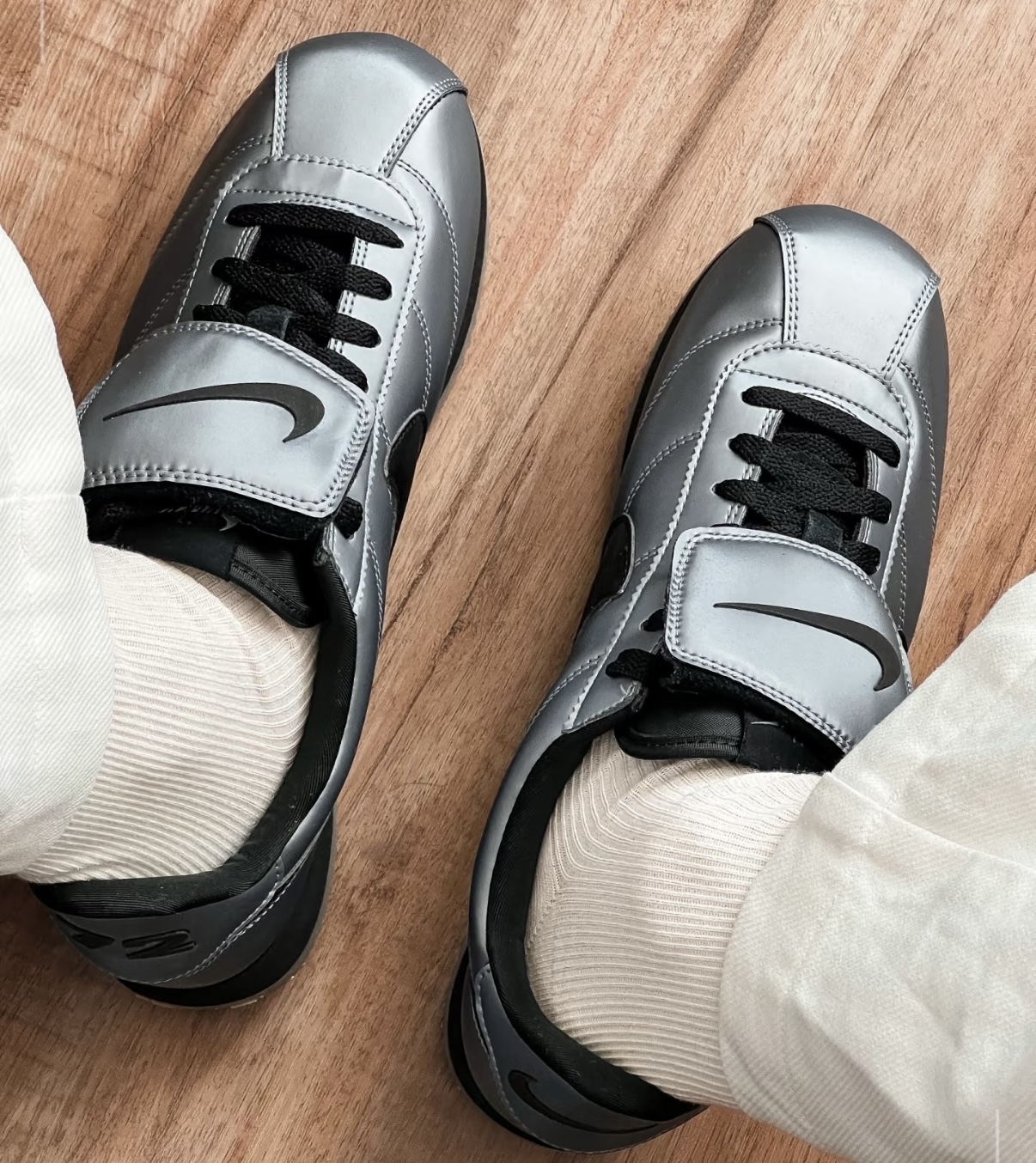 Nike Cortez Leather SE 银色跑鞋