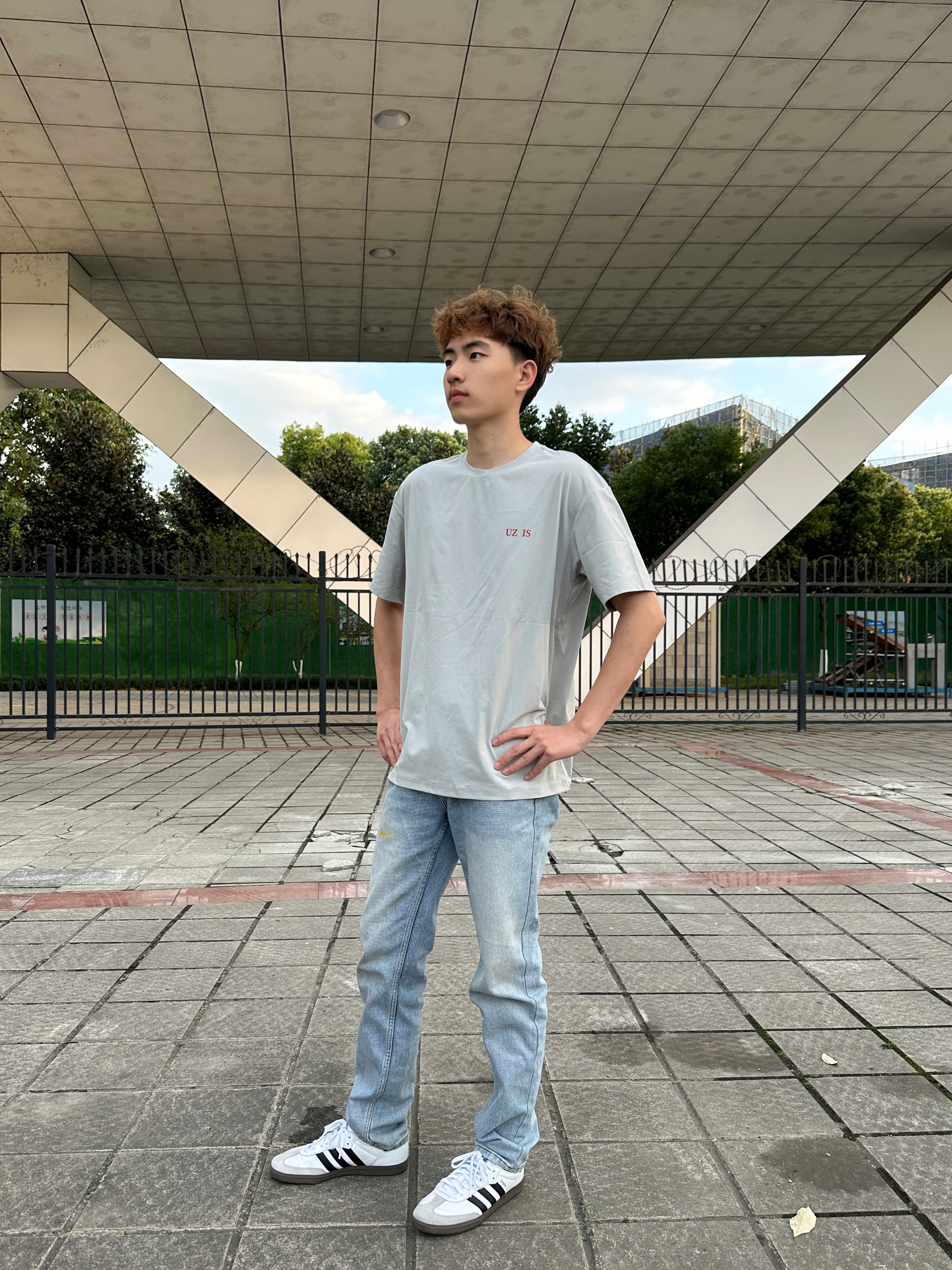 UZIS家的信徒浅灰🙏短袖｜松弛感日常穿搭首选💥