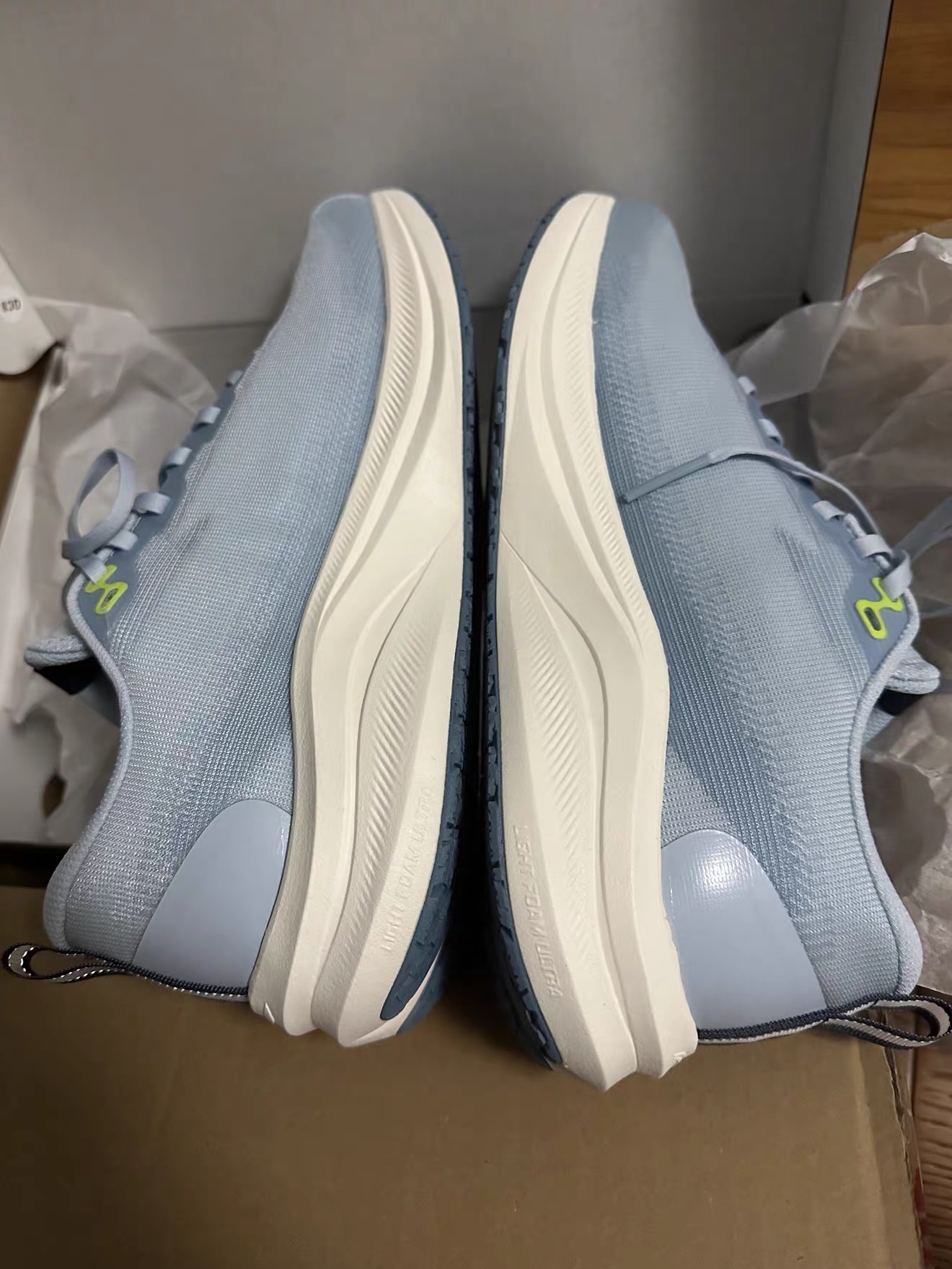 浅蓝yyds！李宁赤兔8这双夏日跑鞋直接焊在脚上