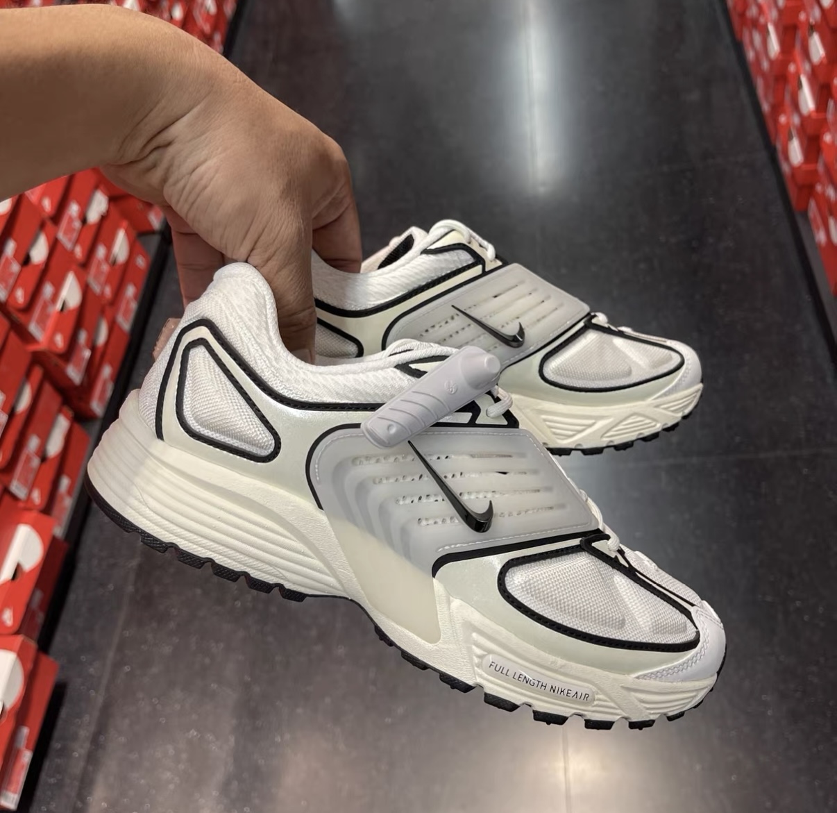 Nike Air Pegasus Wave跑鞋