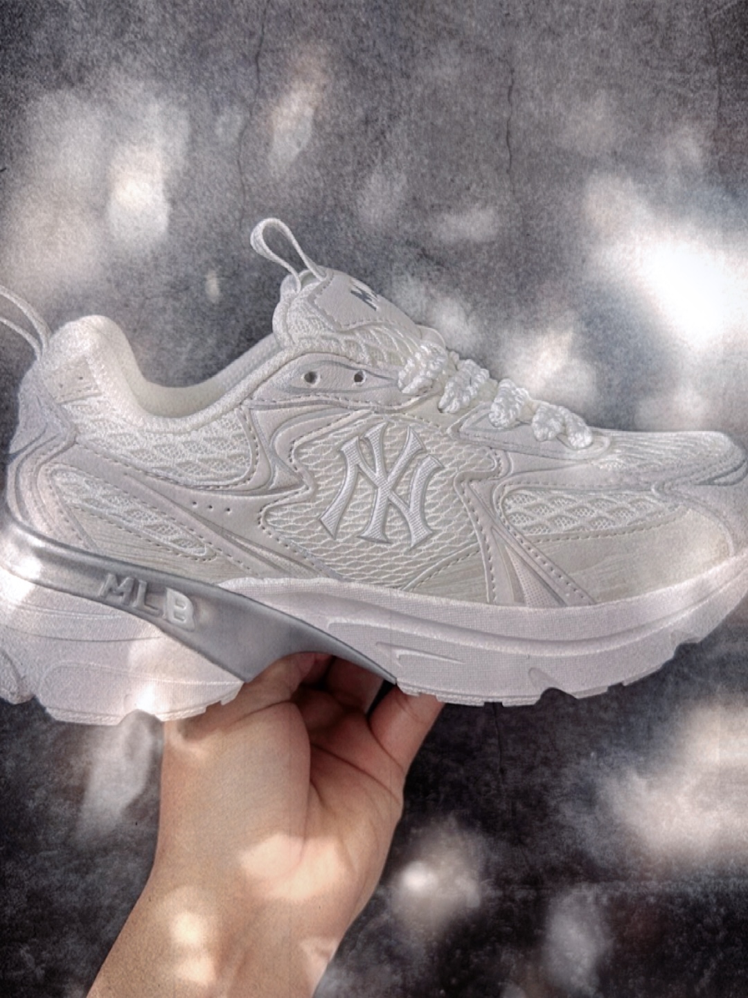 520情侣穿搭｜白色Curve Runner好搭到离谱🤍👟