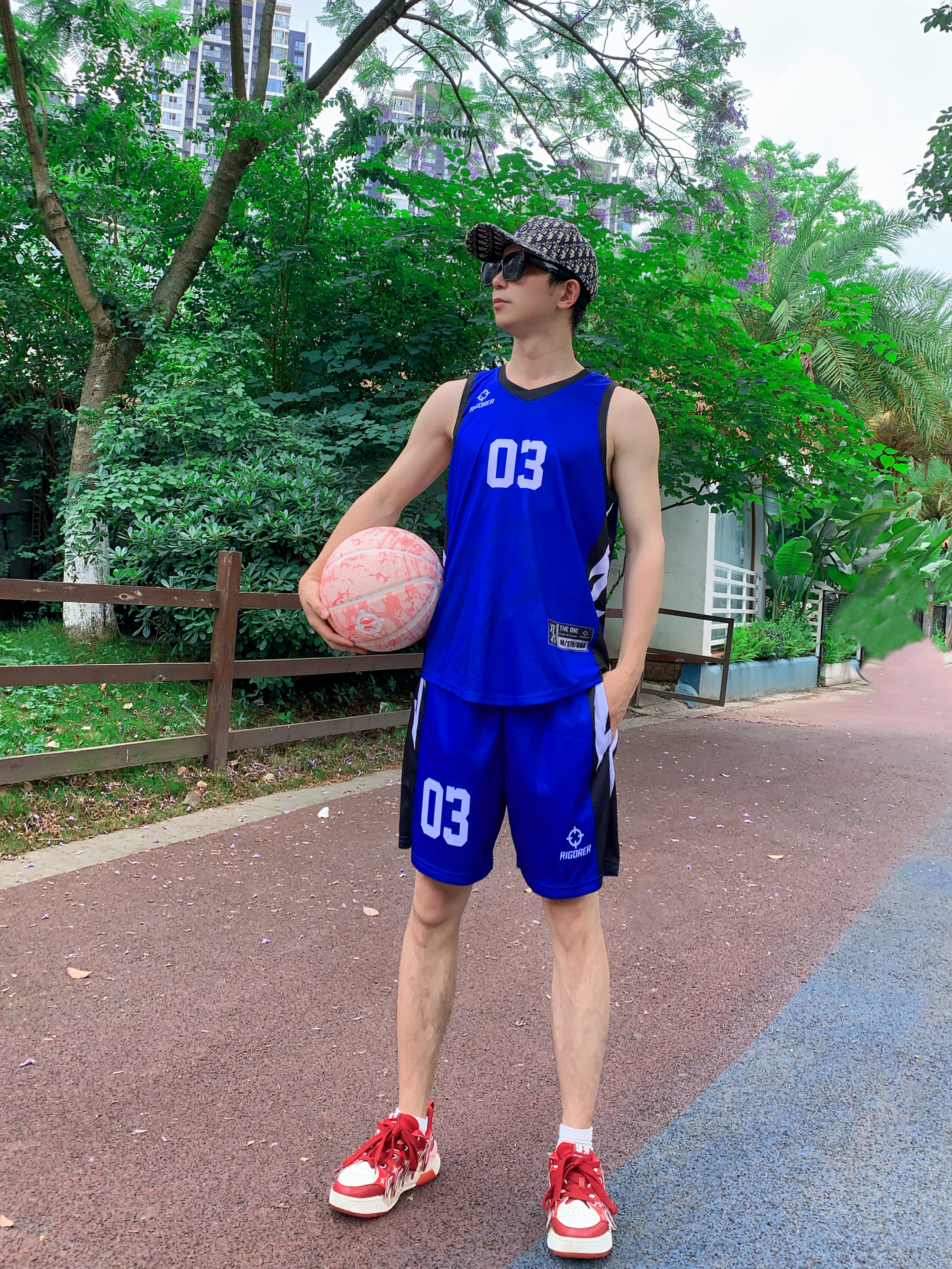 夏日打球🏀清爽穿搭！这套运动装夯爆了‼️