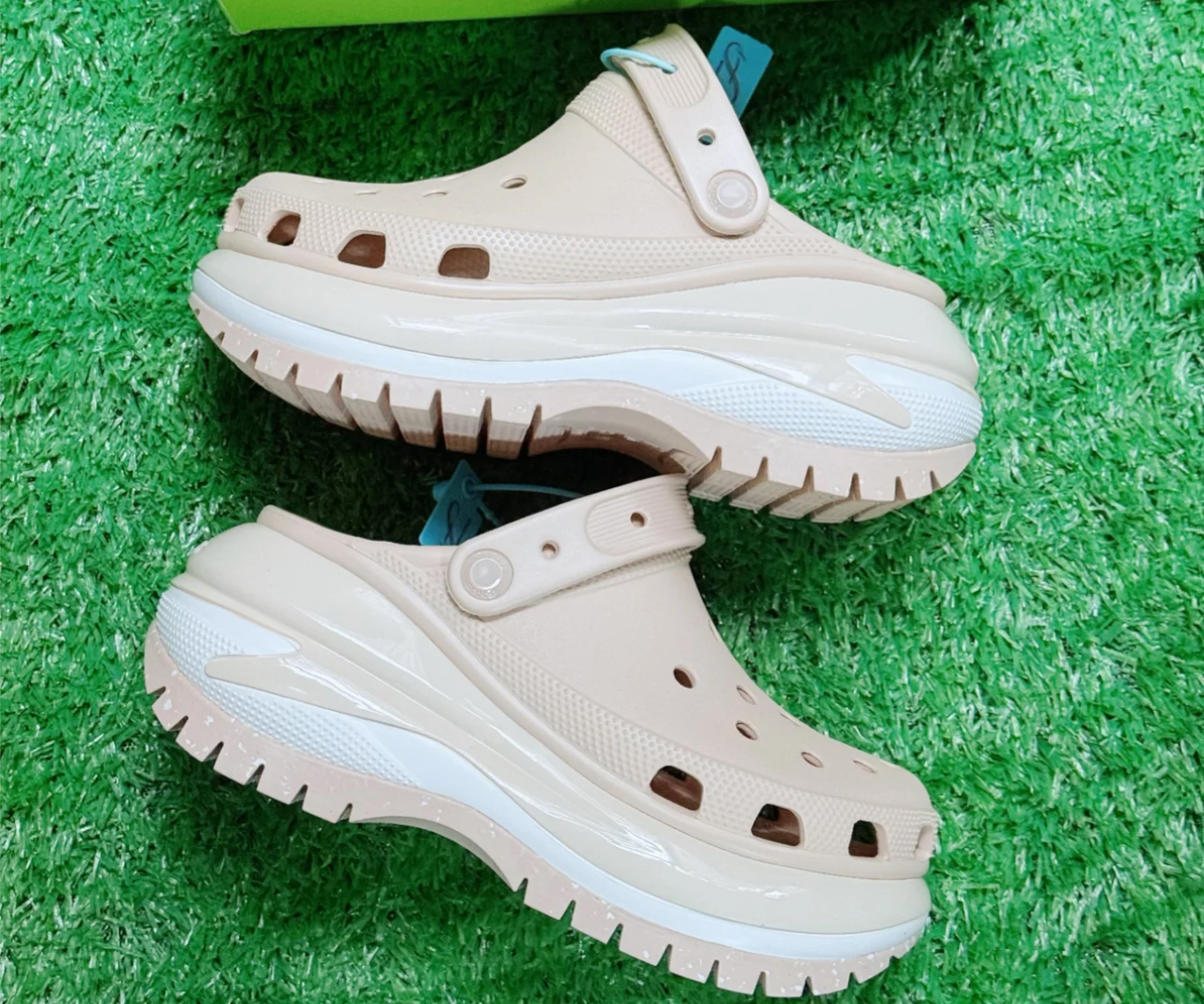 奶呼呼的Crocs洞洞鞋，夏天穿一次就爱上！