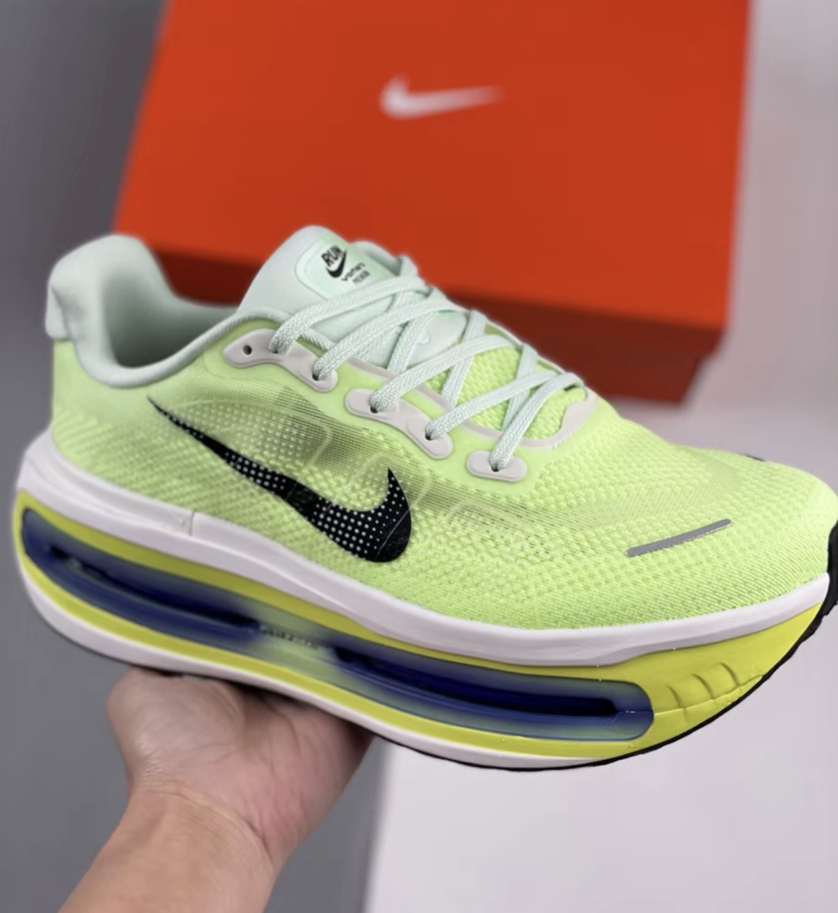 Nike Vomero Premium跑鞋