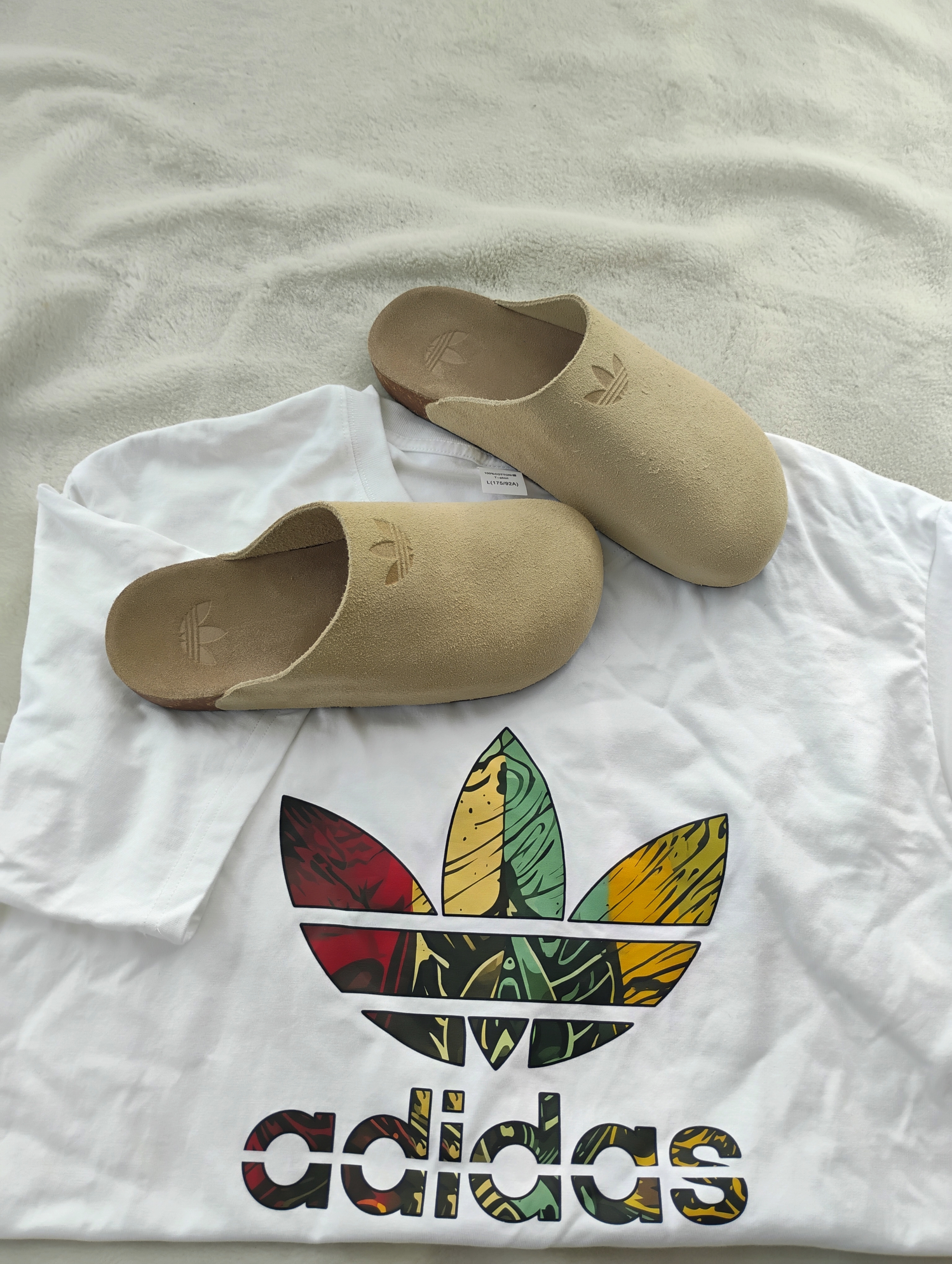 出门不用费脑子！三叶草短袖+包头拖，随性穿搭直接抄作业