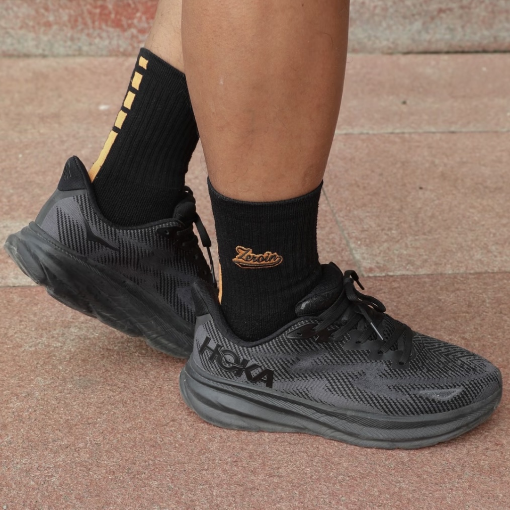 HOKA Clifton 9 跑步鞋
