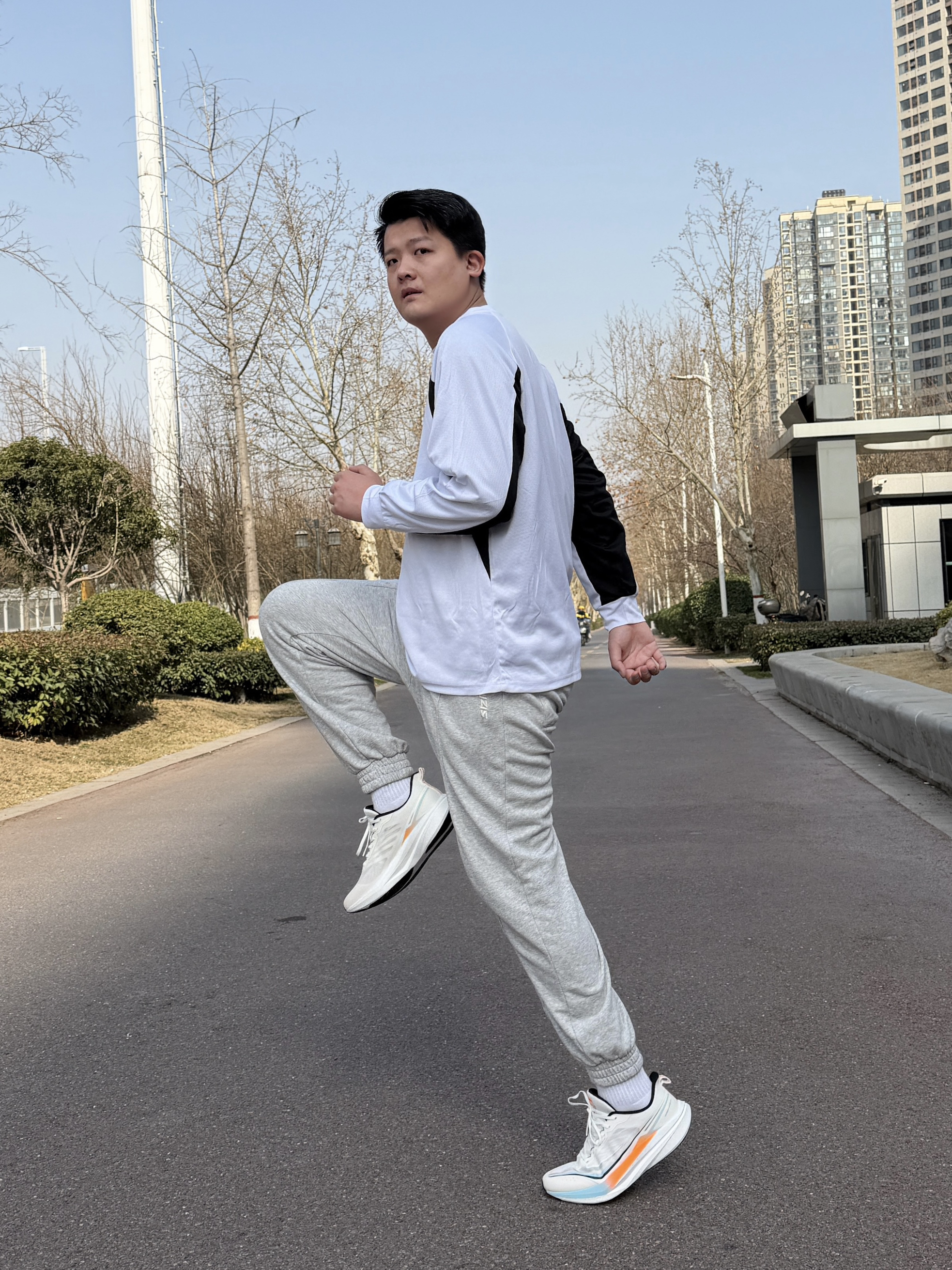 夏季跑步通勤穿搭～你怎么看？