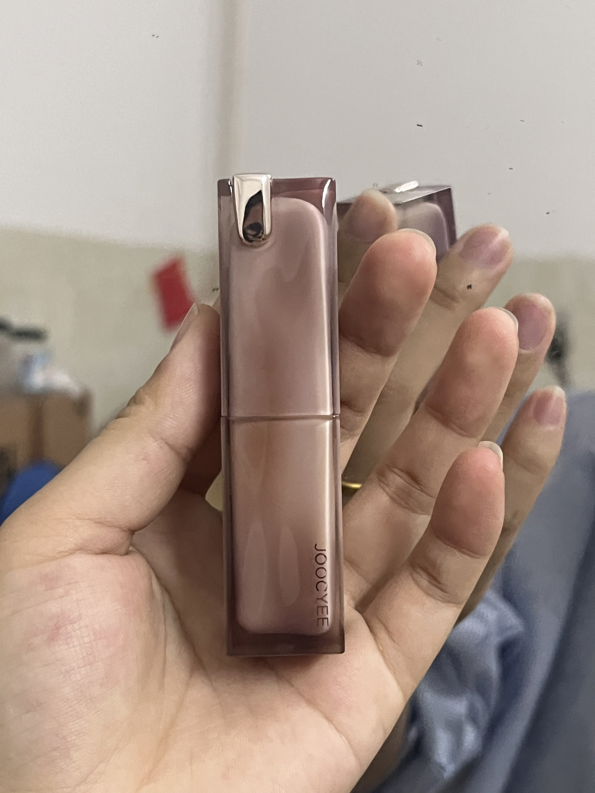 酵色这支游离茶棕真的是日常万能口红！