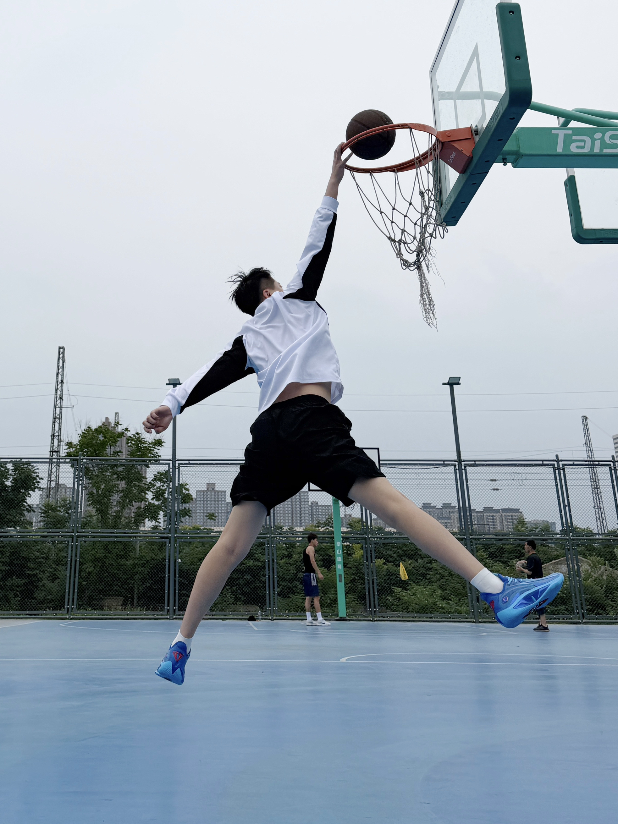 大学四年鞋搭子｜球场体验如何