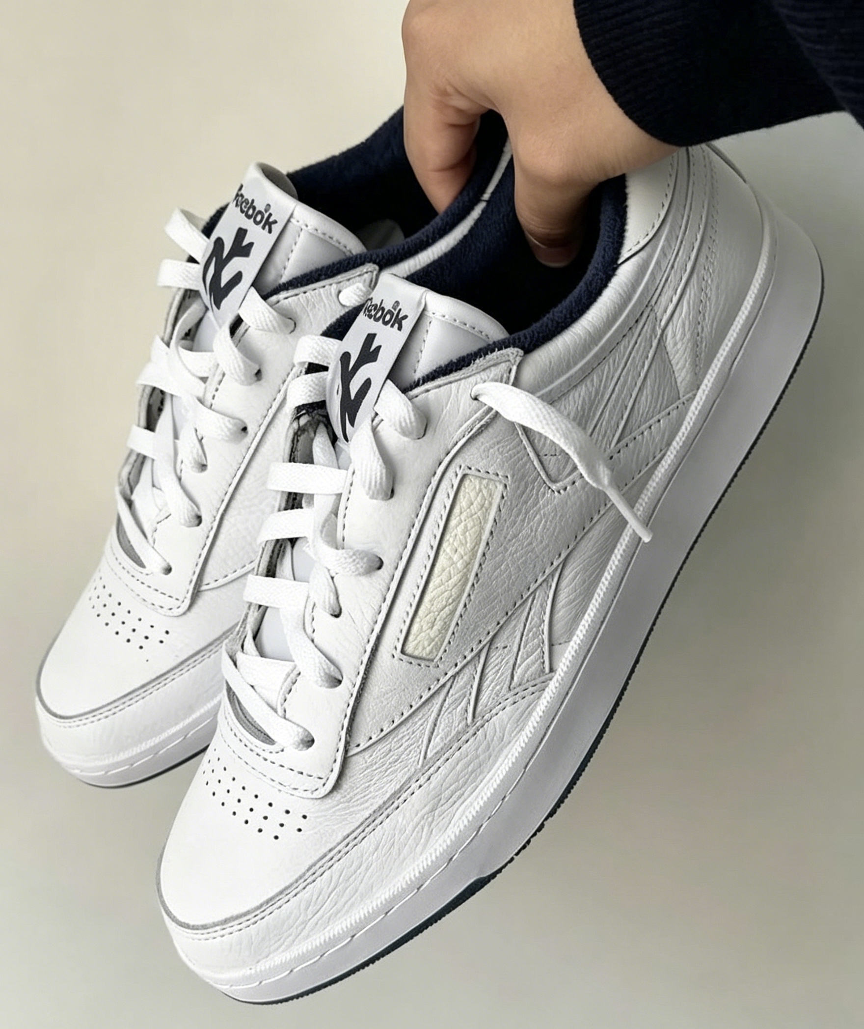 Reebok 白蓝复古板鞋