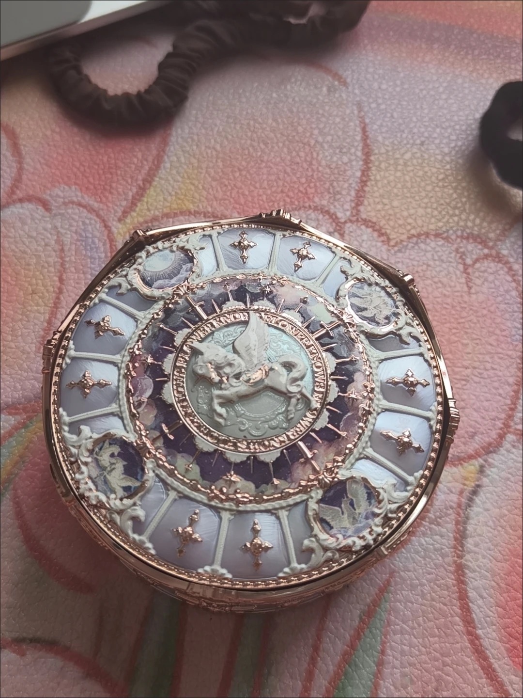 宫廷王冠蜜粉！花知晓独角兽云朵蜜粉柔雾清透天花板🦄