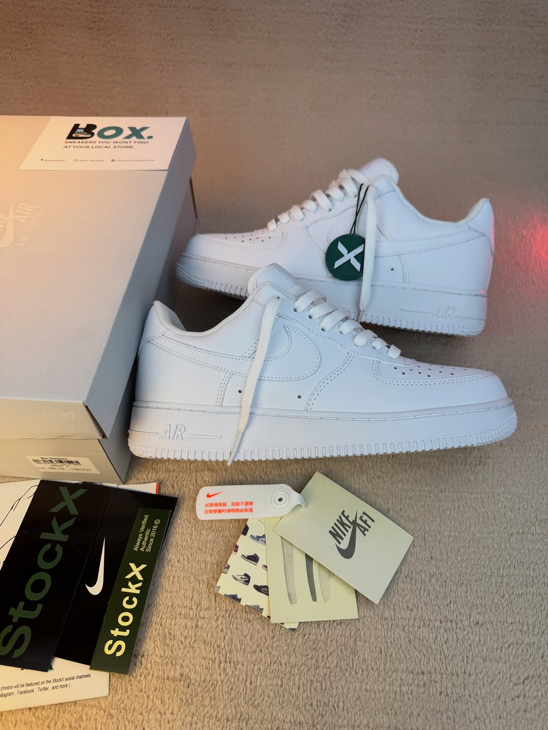 有些鞋负责抢镜，白 AF1 负责兜底