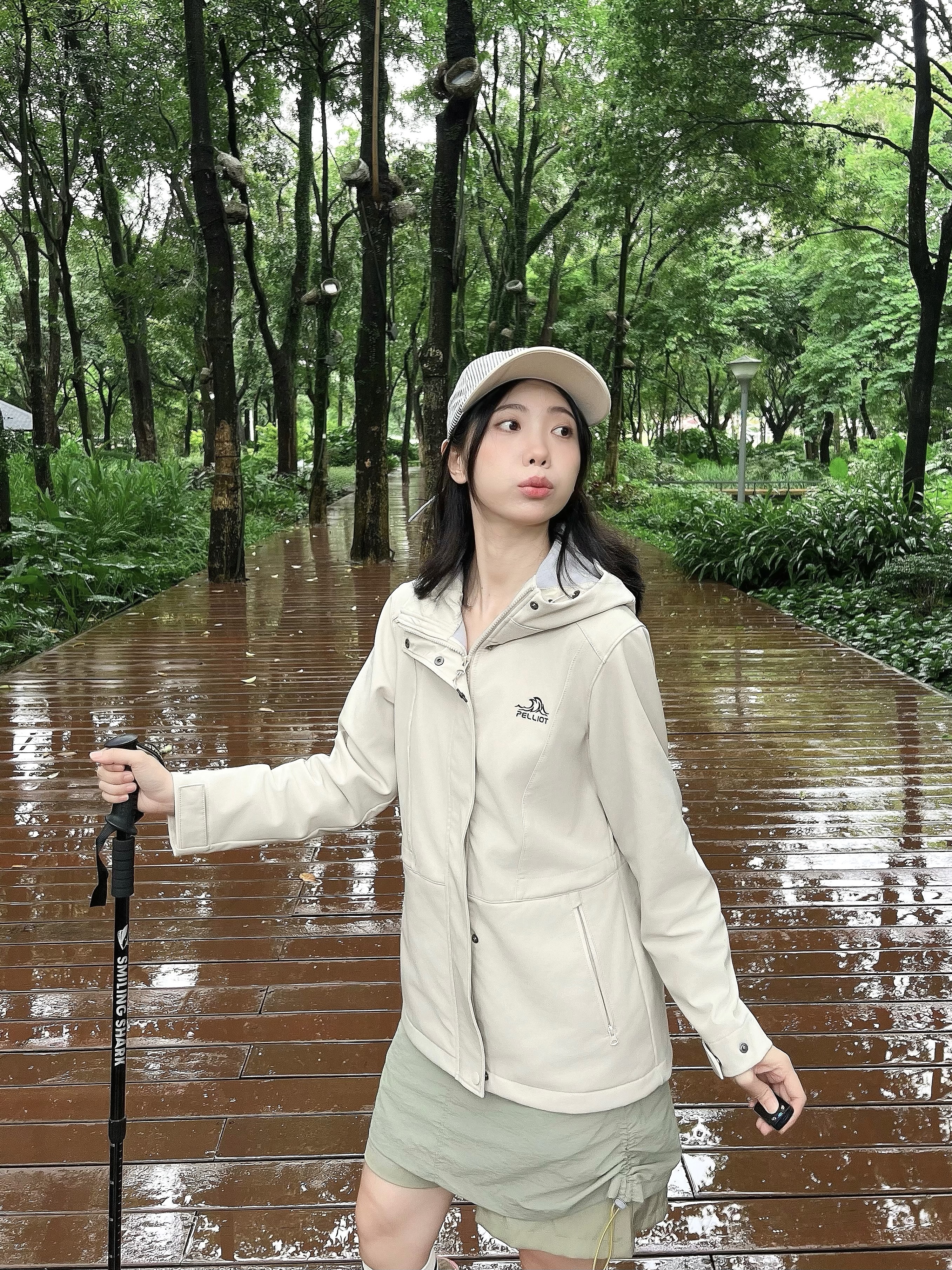 周末进山outfit⛰️抗风防水冲锋衣真嘟素保命必备单品✨