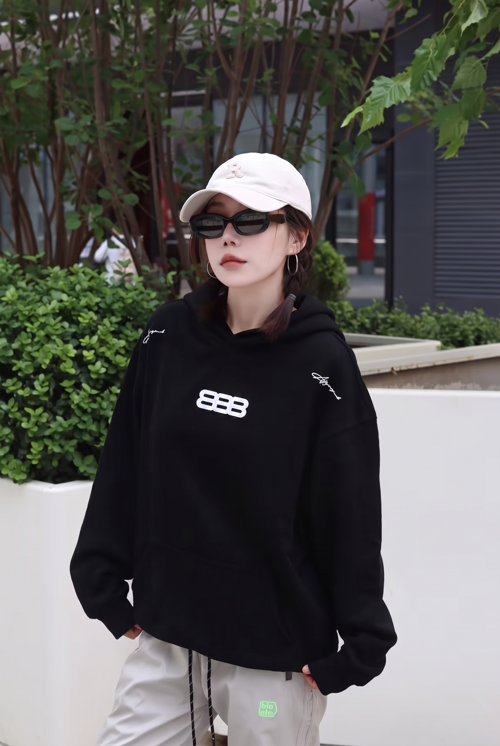 街头感拉满的帽衫