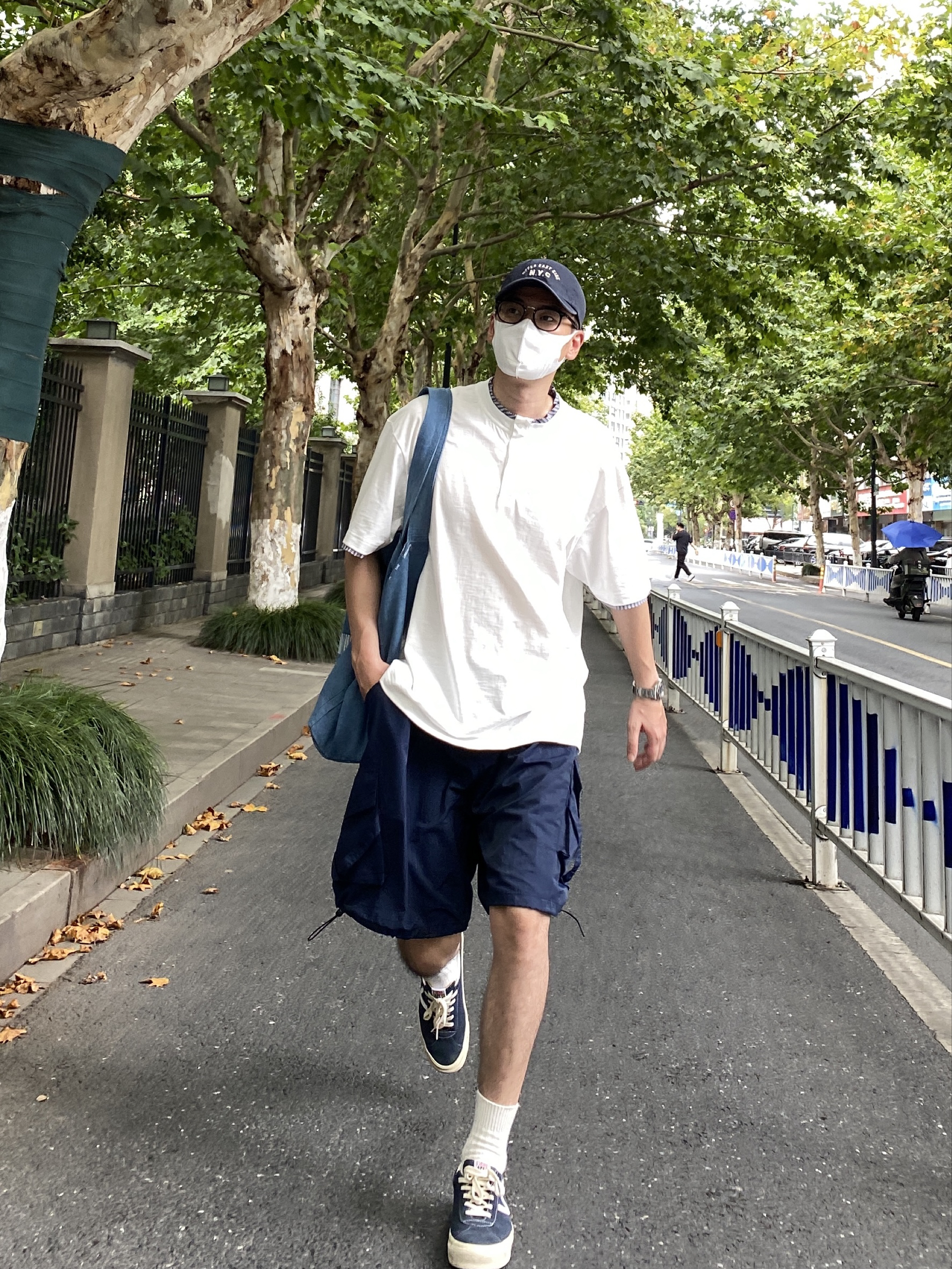 高温天舒适穿搭，白蓝组合随性又高级🙋‍♂️