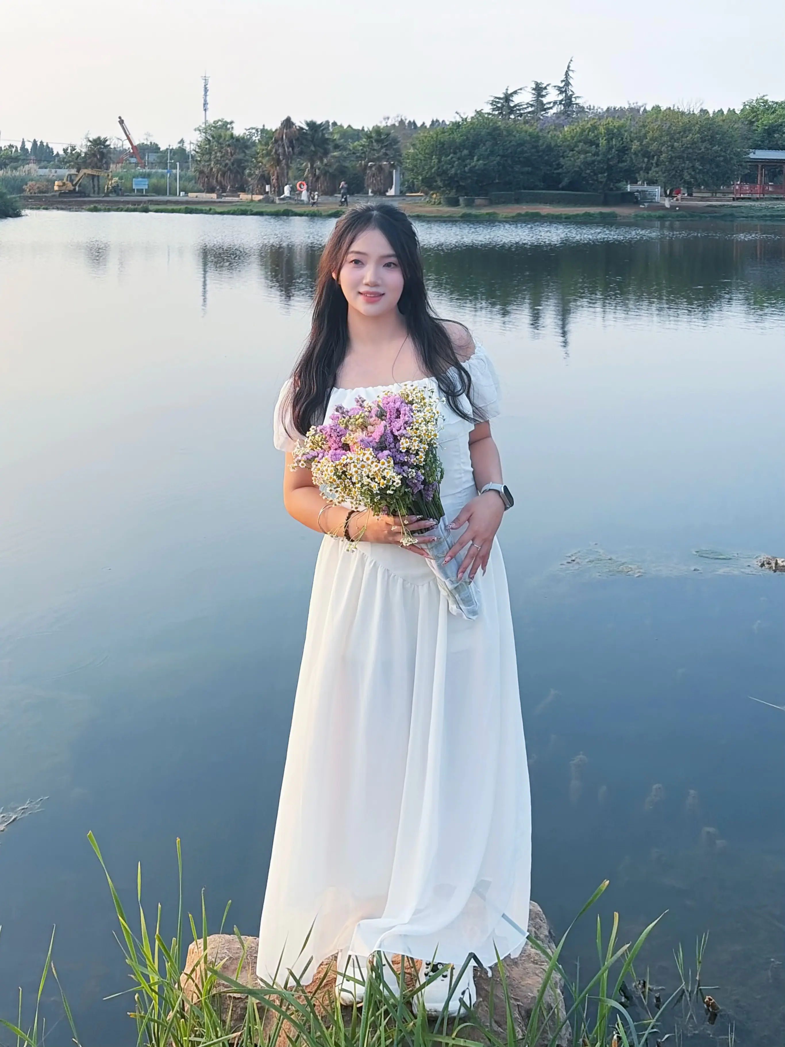 这条白裙子的温柔,海风都替我说了🌊