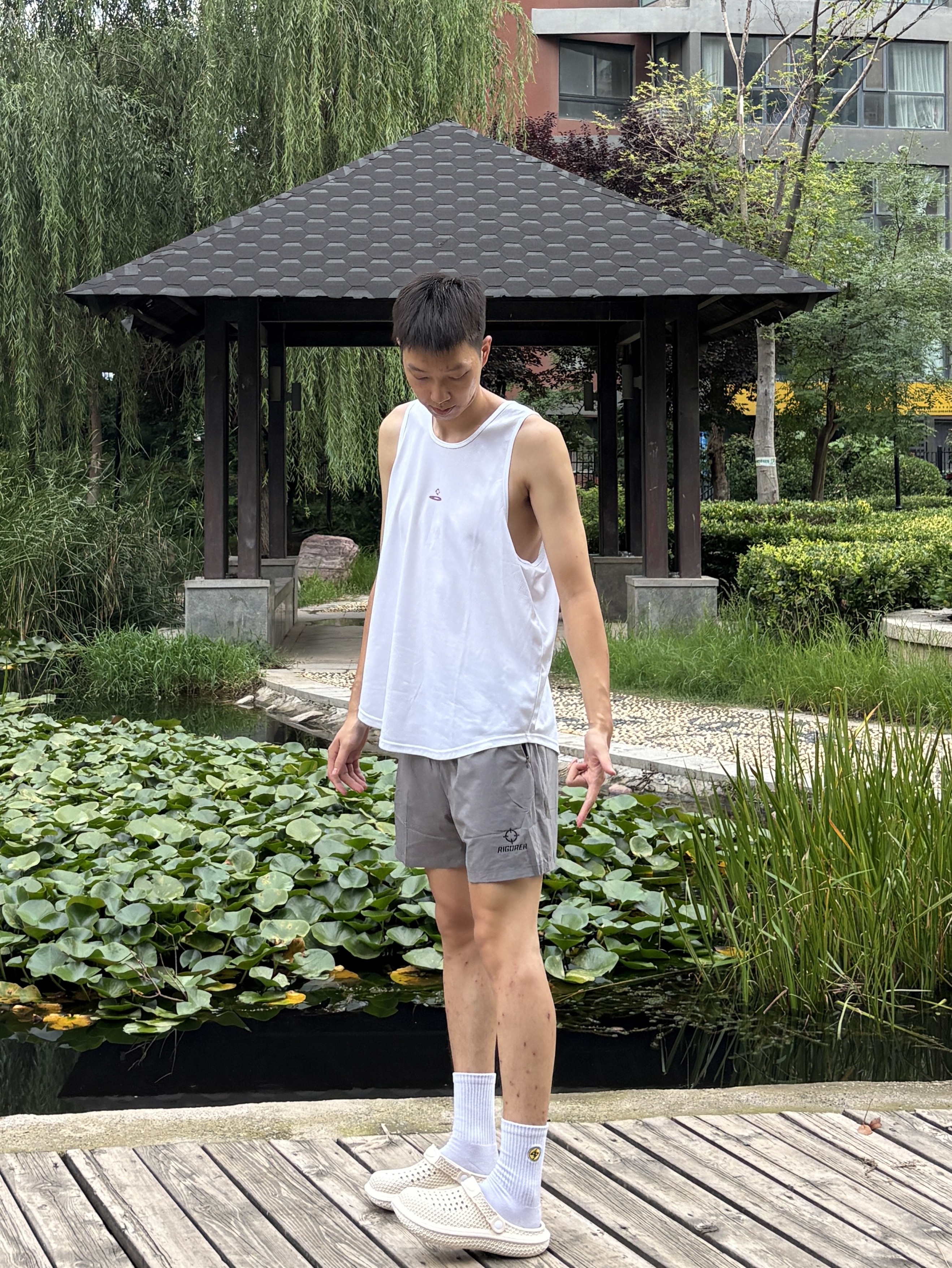 日常穿很舒服的洞洞鞋