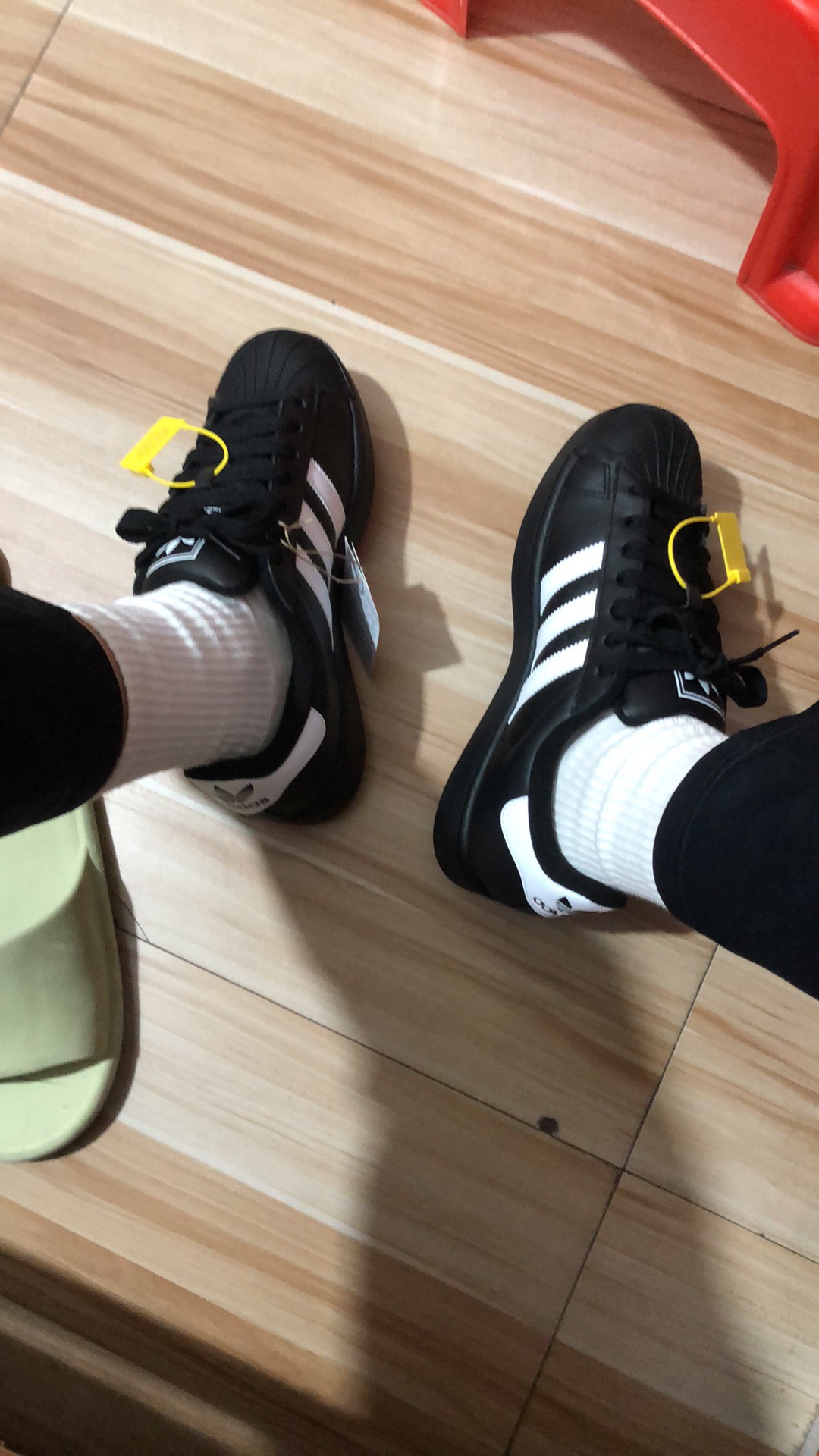 Adidas 贝壳头