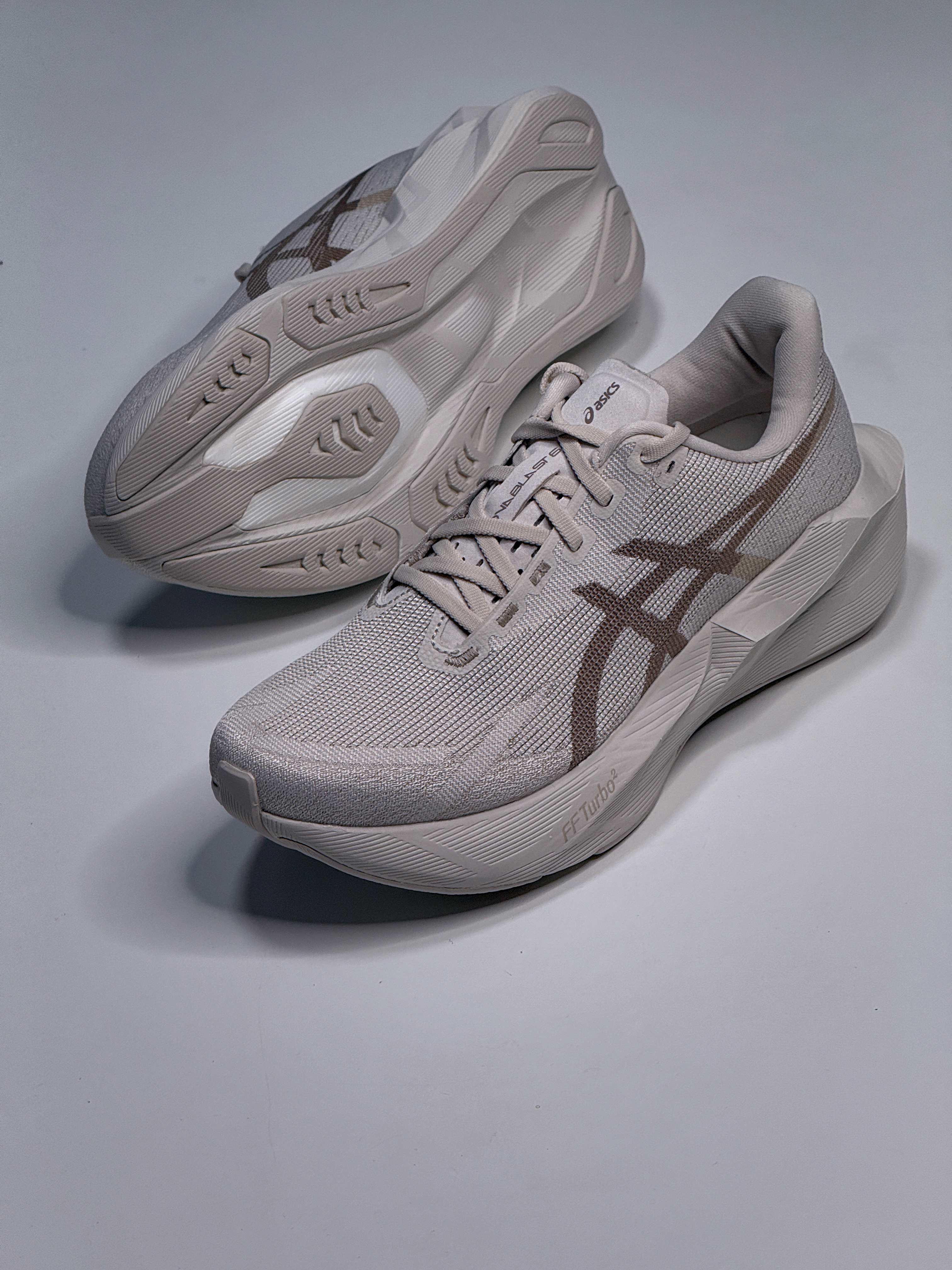 ASICS 亚瑟士
NOVABLAST 