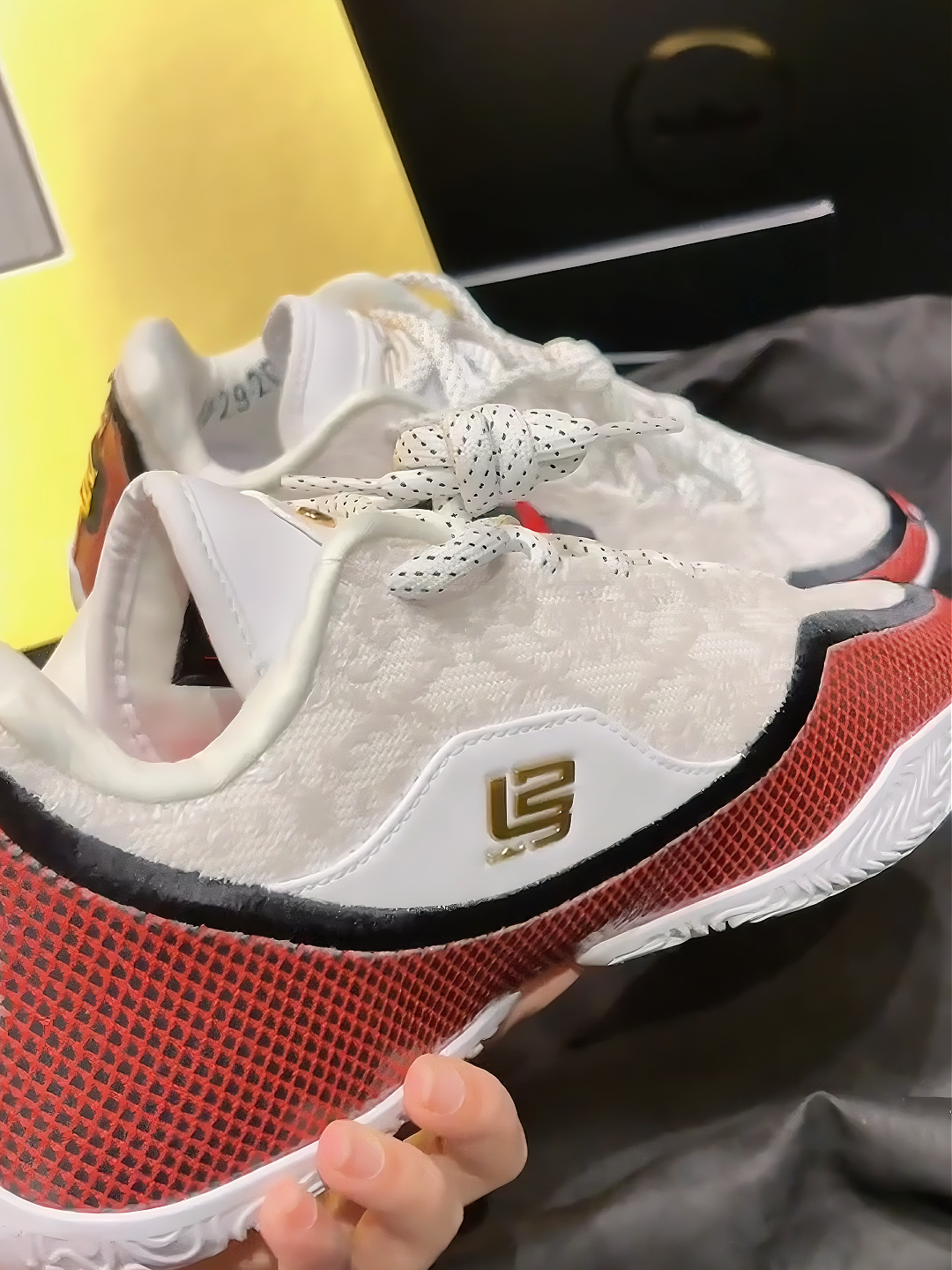 经典就是经典！白红Lebron 23开箱直呼好家伙