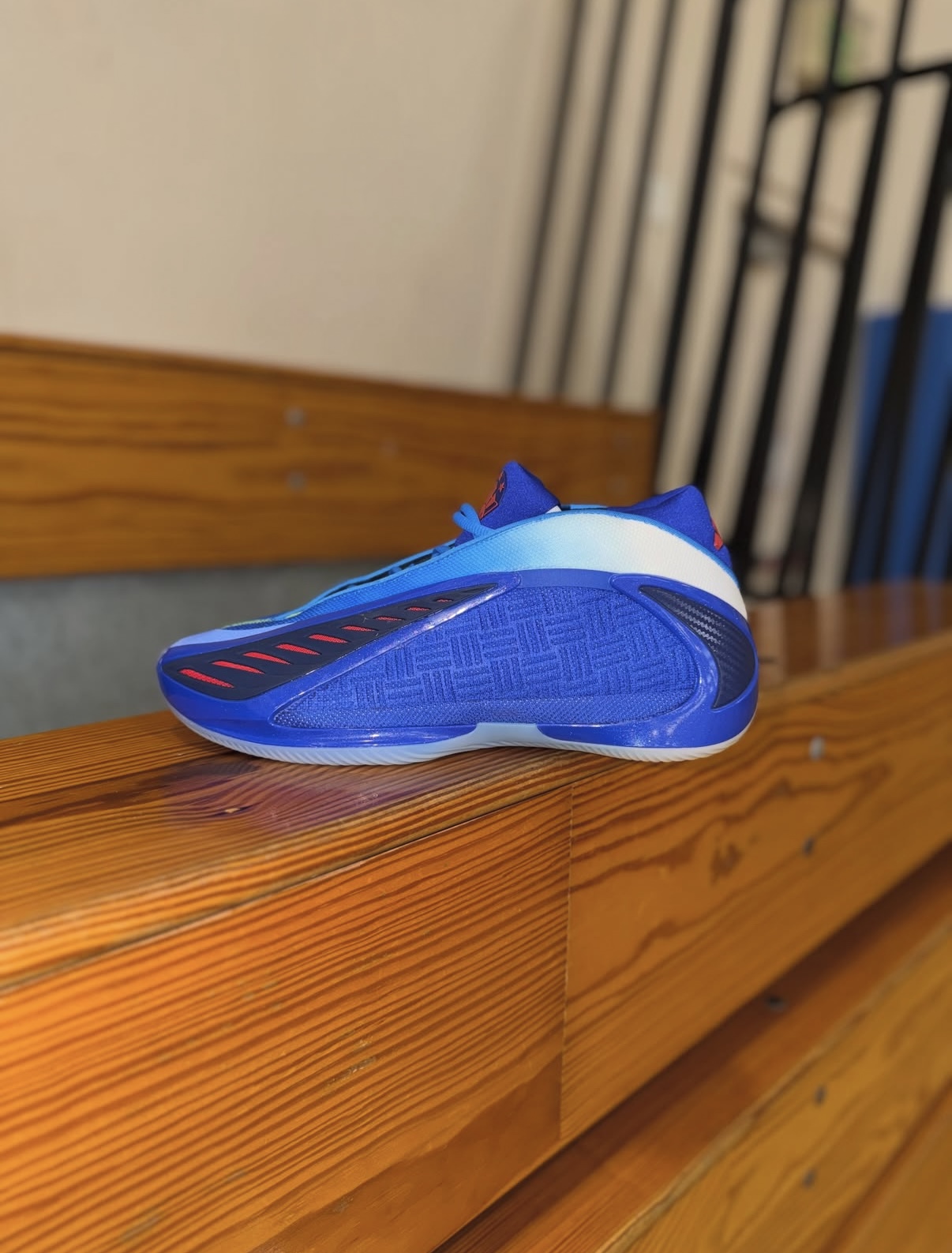adidas AE2 Magpakitang Gilas 蓝白渐变