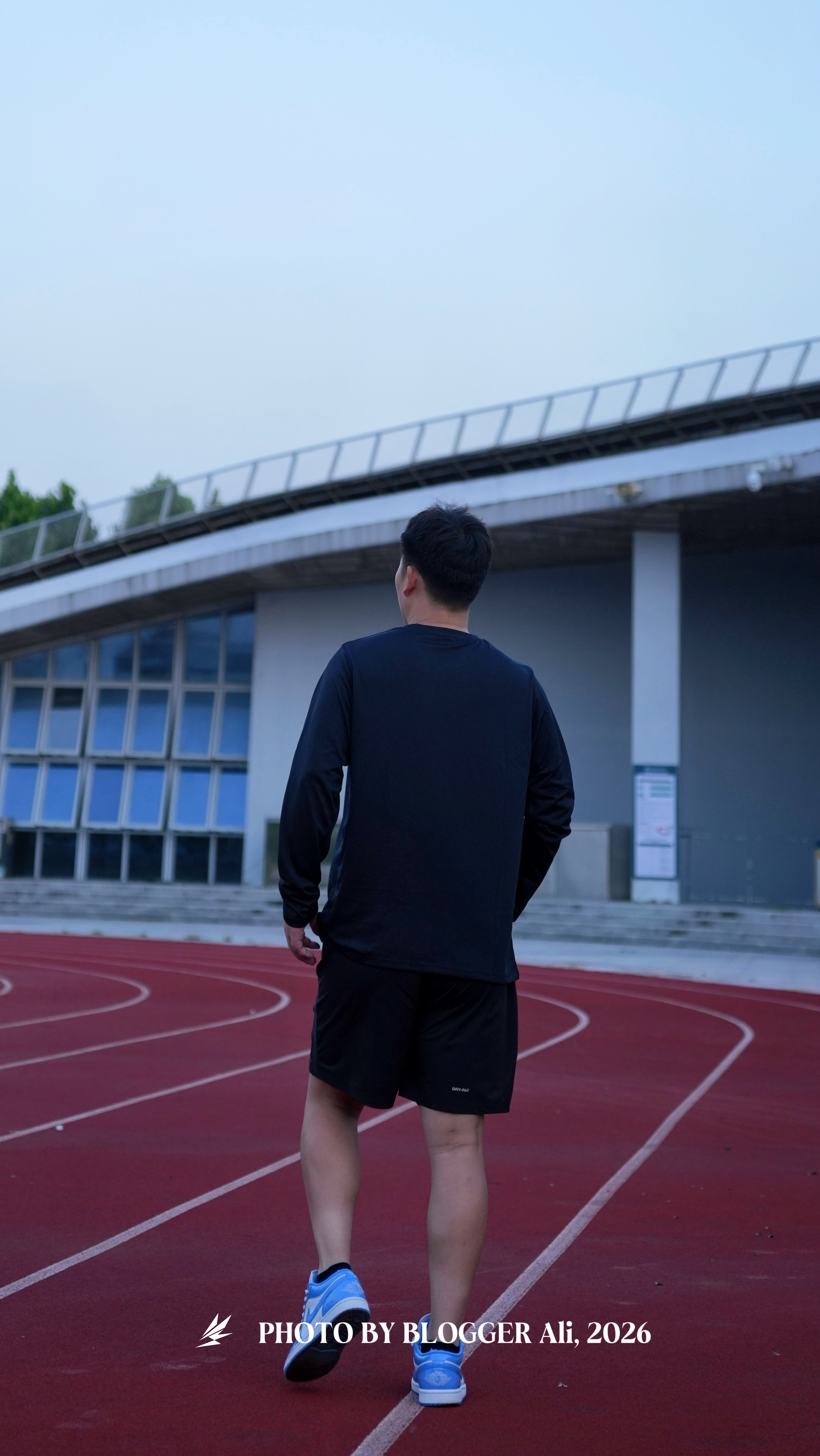 球场第二层皮肤!布克进阶训练长袖实测
