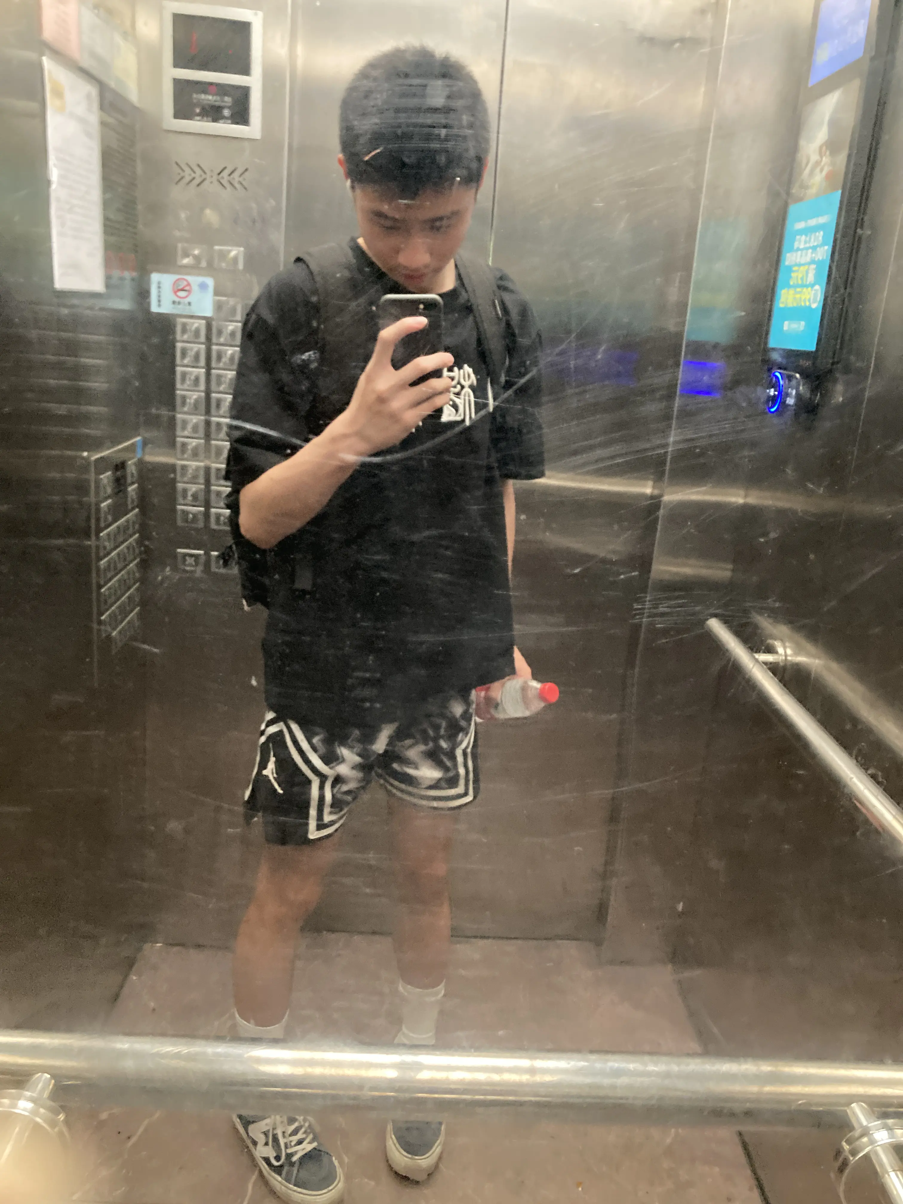 标题:Cut3玫粉开箱|球场实战+拖鞋休闲两不误✨