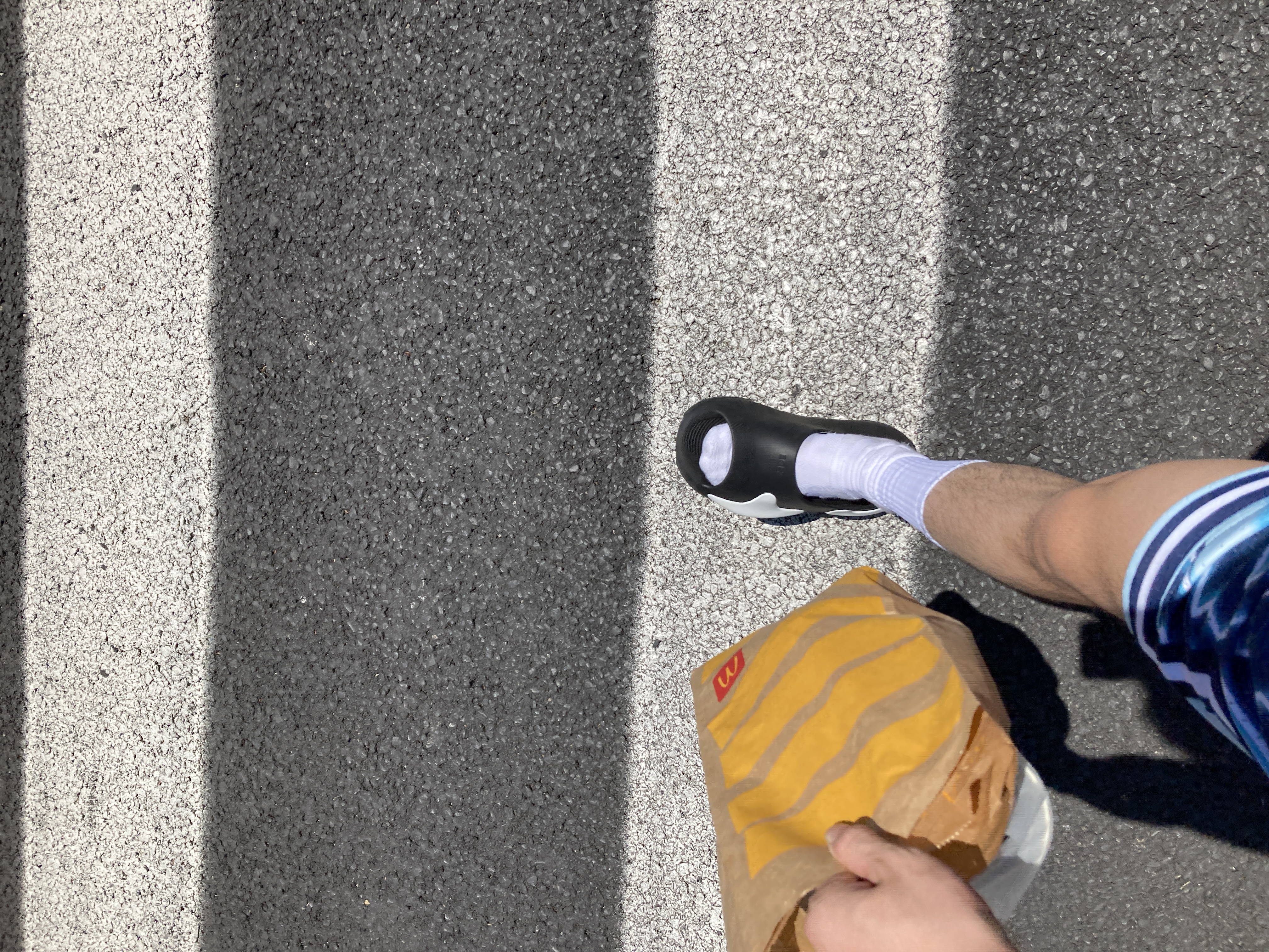 标题:Cut3玫粉开箱|球场实战+拖鞋休闲两不误✨