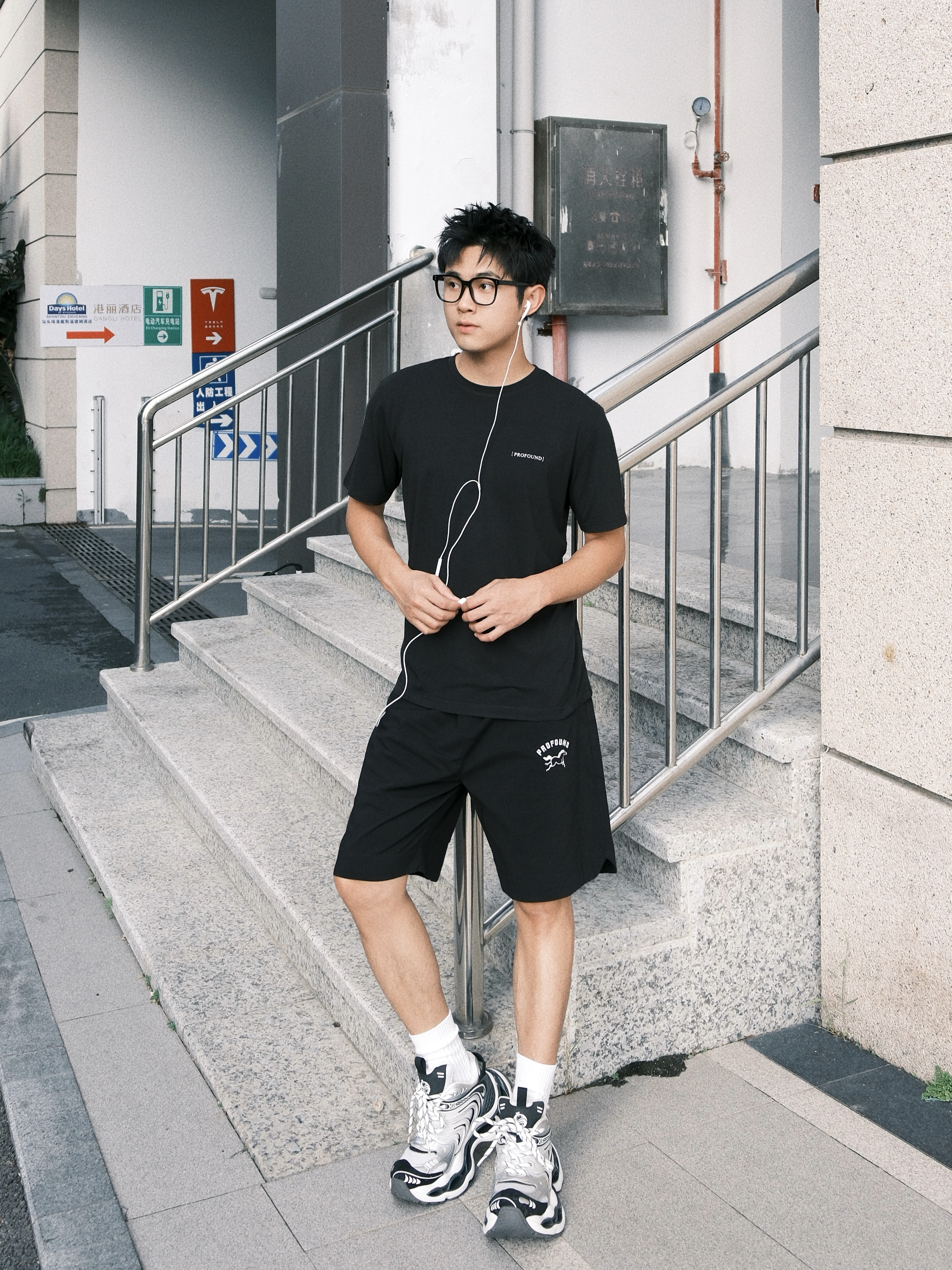城市运动少年🏃🏻"All black"出行