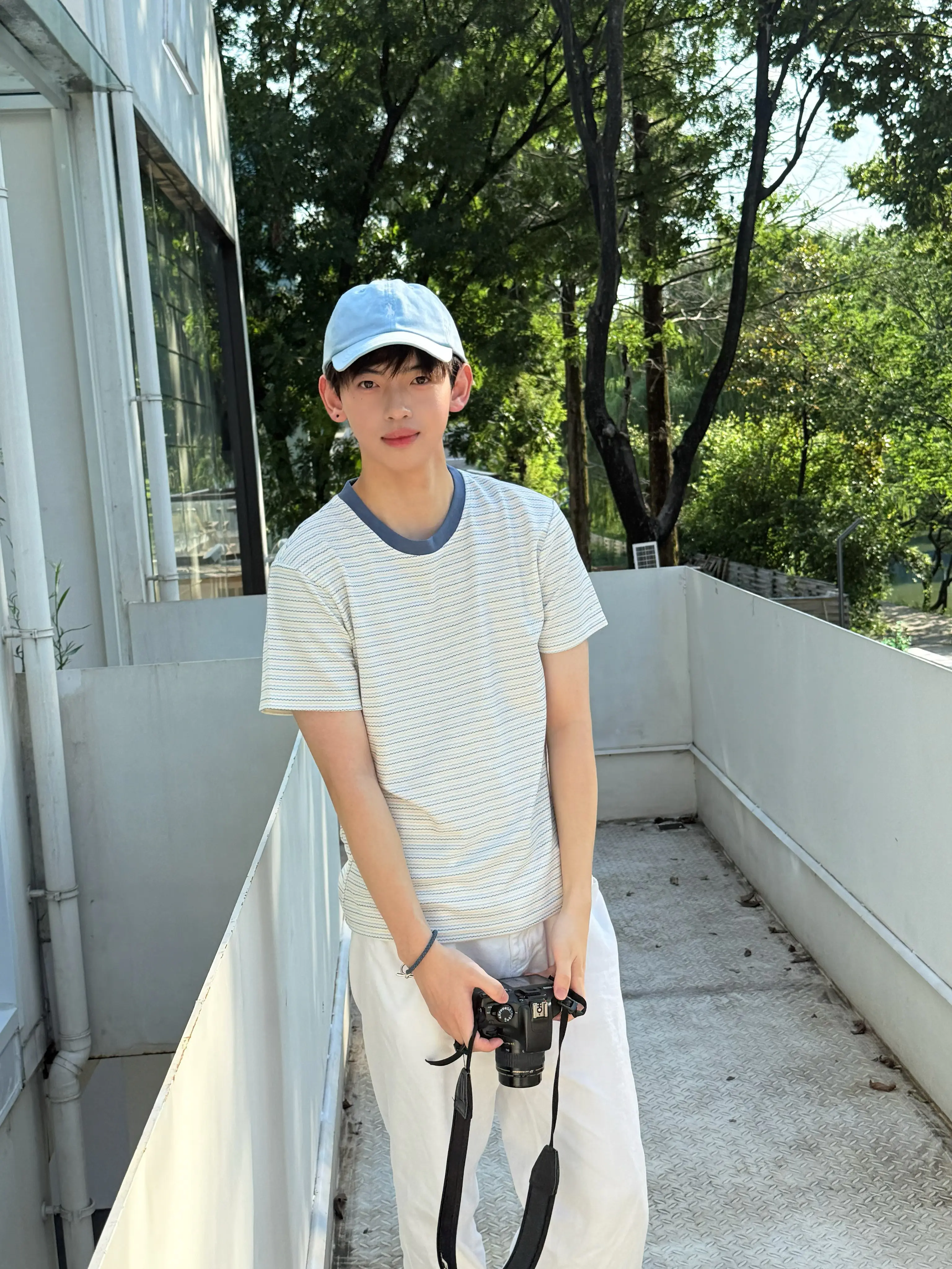 ☀️ 夏日Citywalk|一件条纹T恤的清爽公式