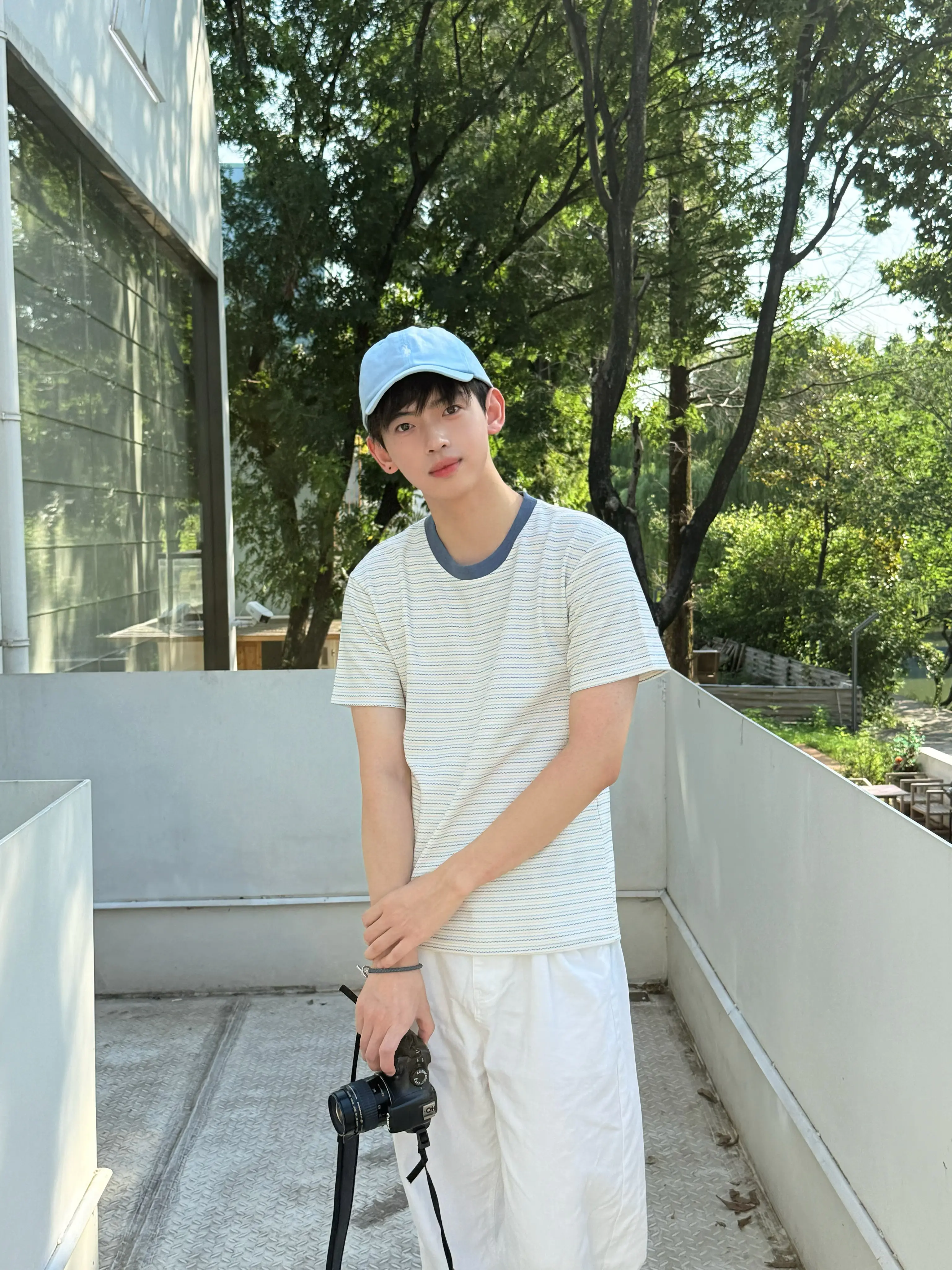 ☀️ 夏日Citywalk|一件条纹T恤的清爽公式